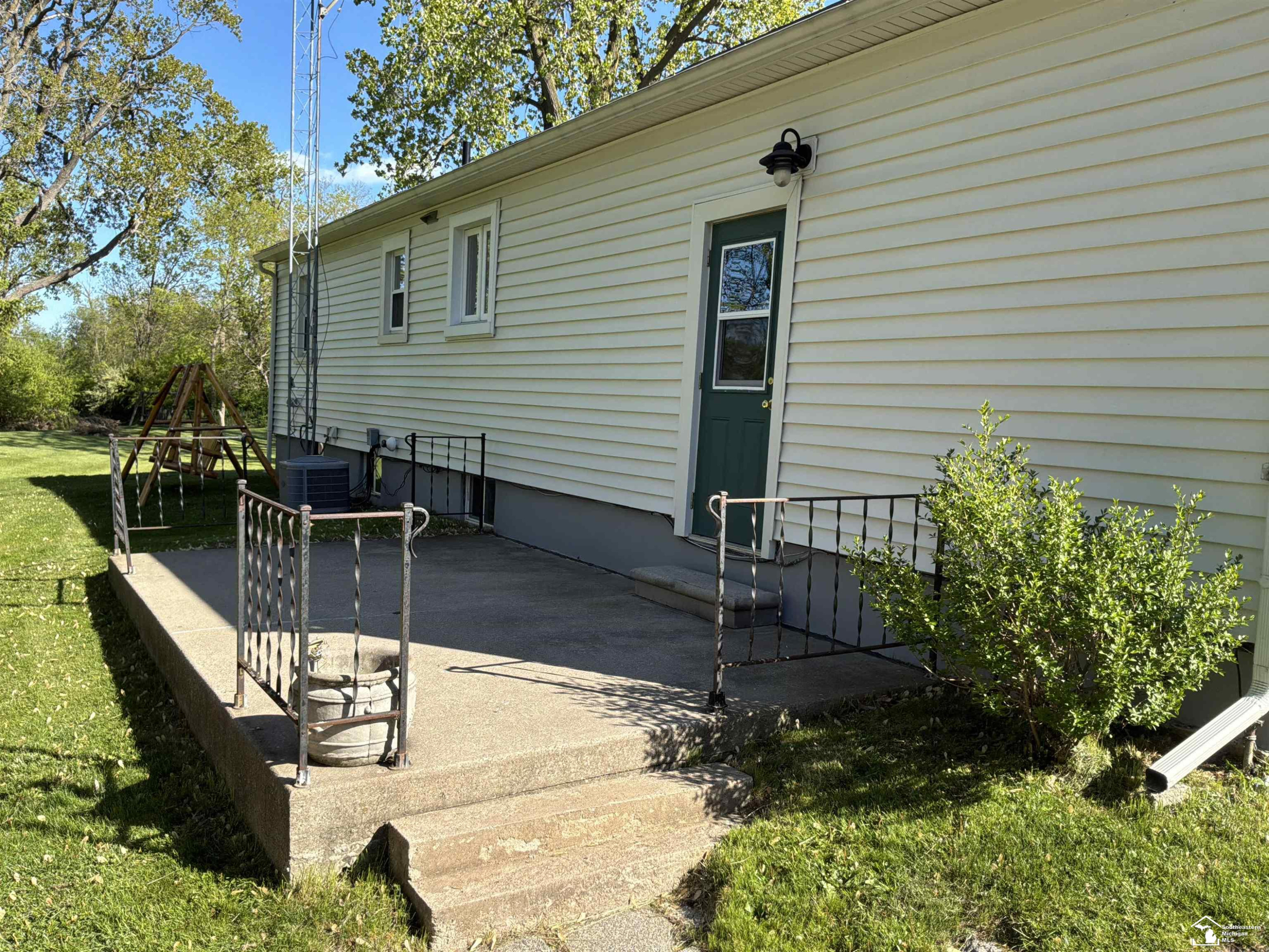 2139 Sandy Creek Rd, Monroe, MI 48162 — Photo 4
