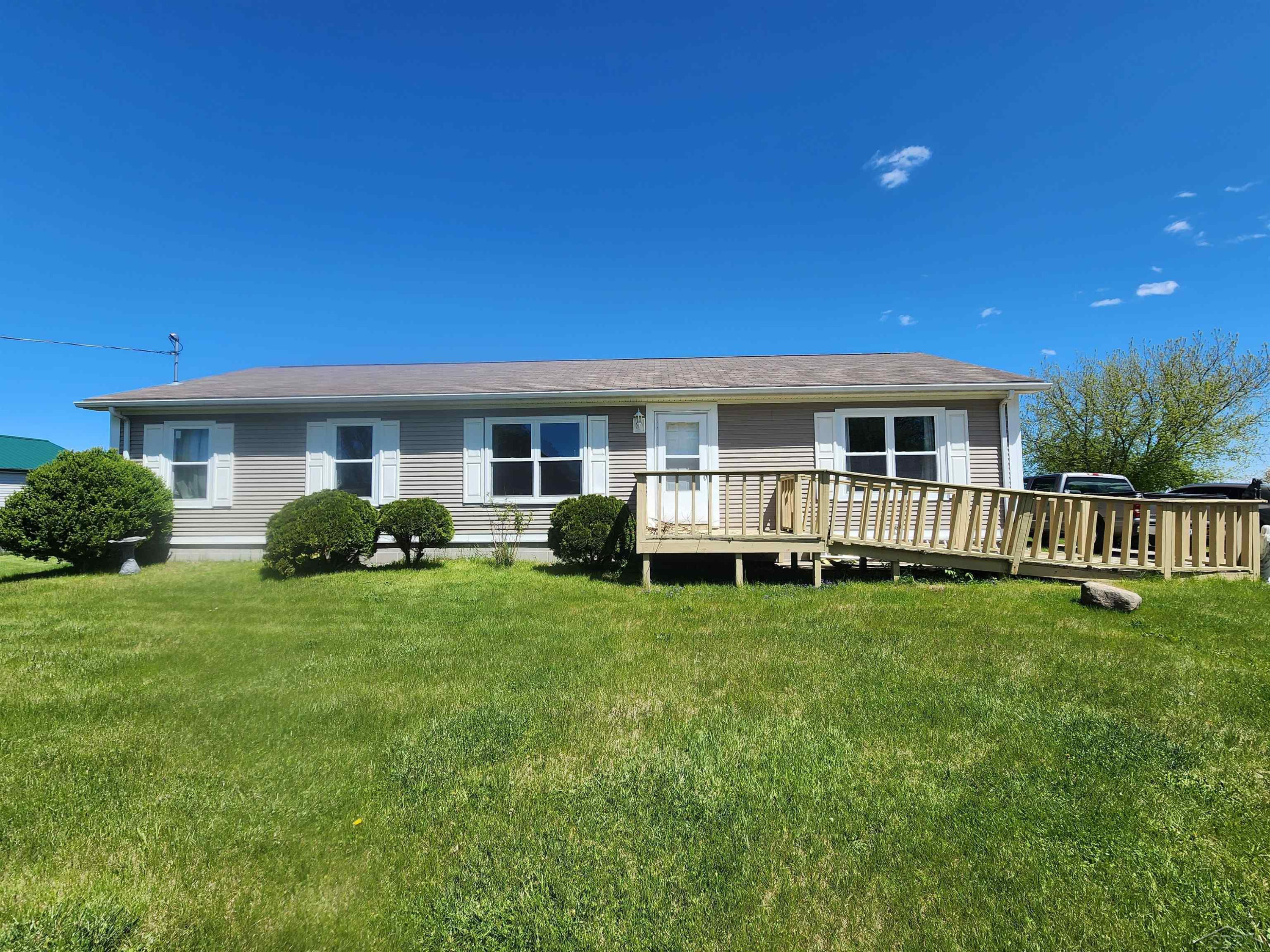 3727 S Garfield Road, Auburn, MI 48611 — front exterior