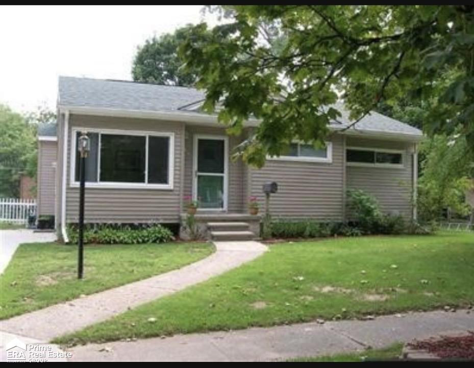 835 Southwood Dr Drive, Fenton, MI 48430 — front exterior