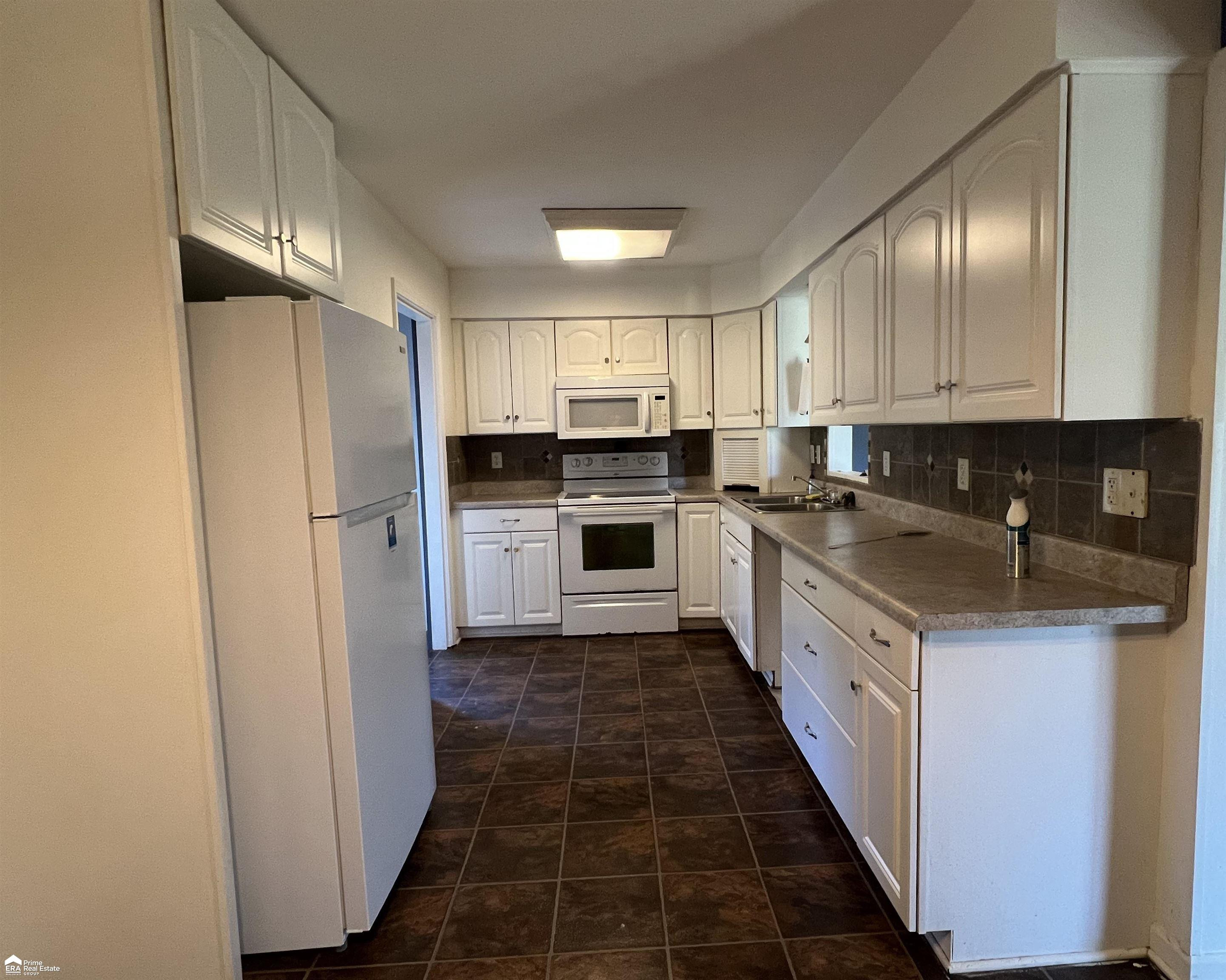 835 Southwood Dr Drive, Fenton, MI 48430 — Photo 6