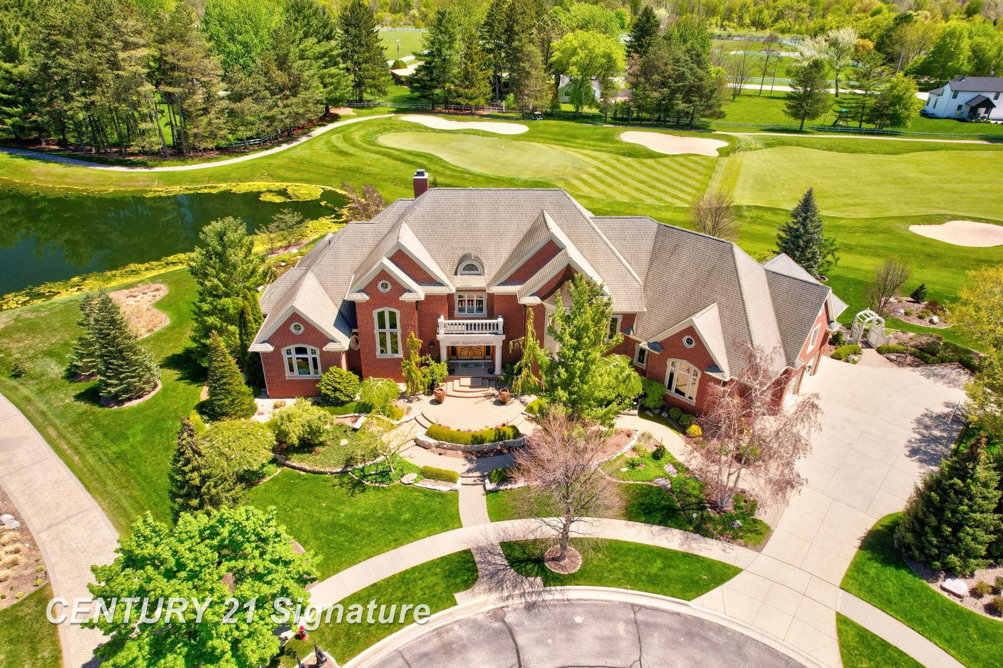 8 Appleshire Court, Freeland, MI 48623