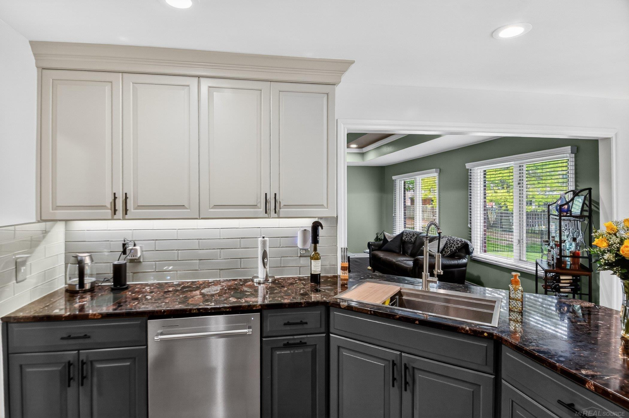 53226 Williams Way, Shelby Twp, MI 48316 — Photo 14