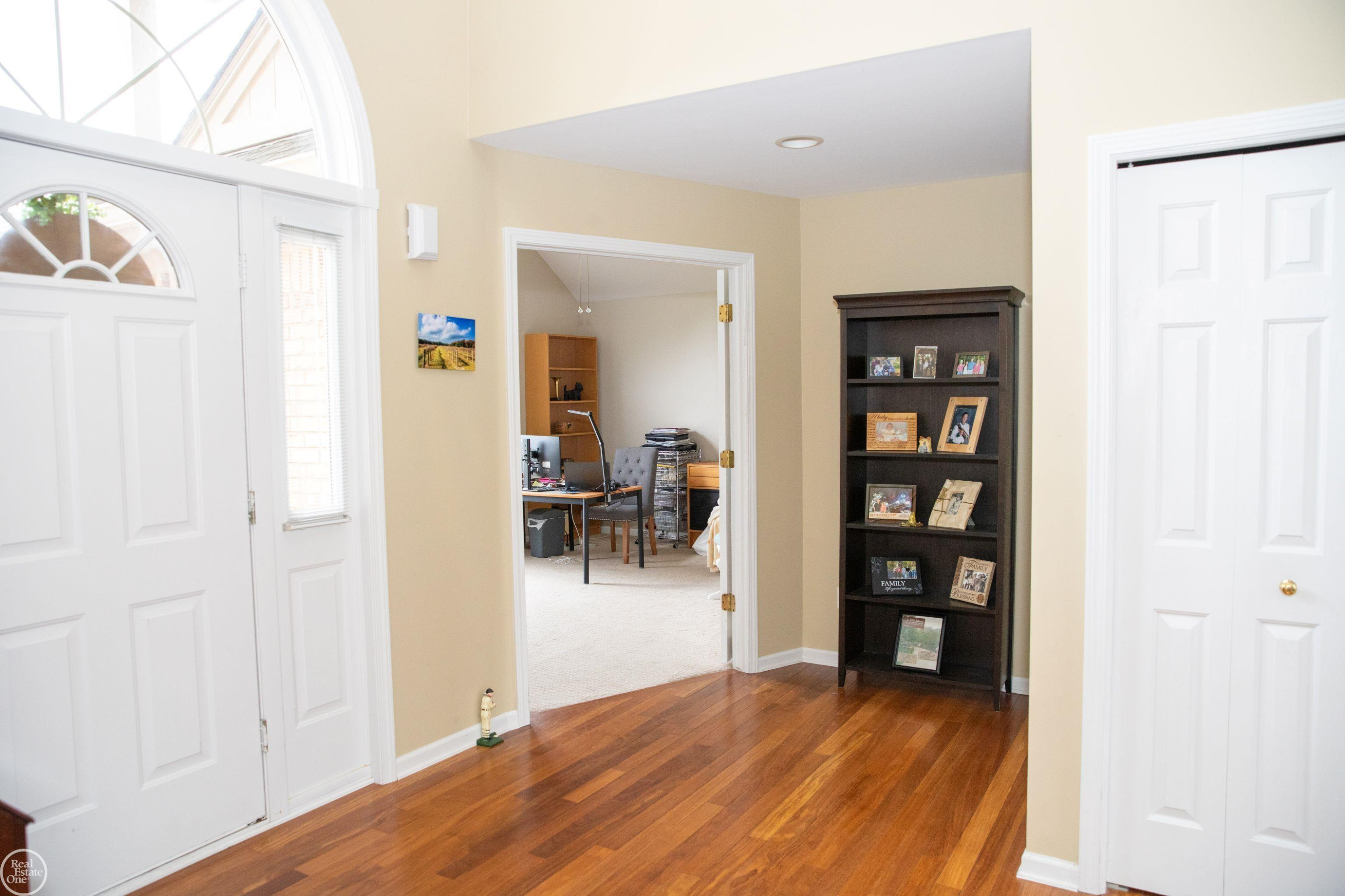 17385 Hillcrest Drive, Macomb, MI 48044 — Photo 5