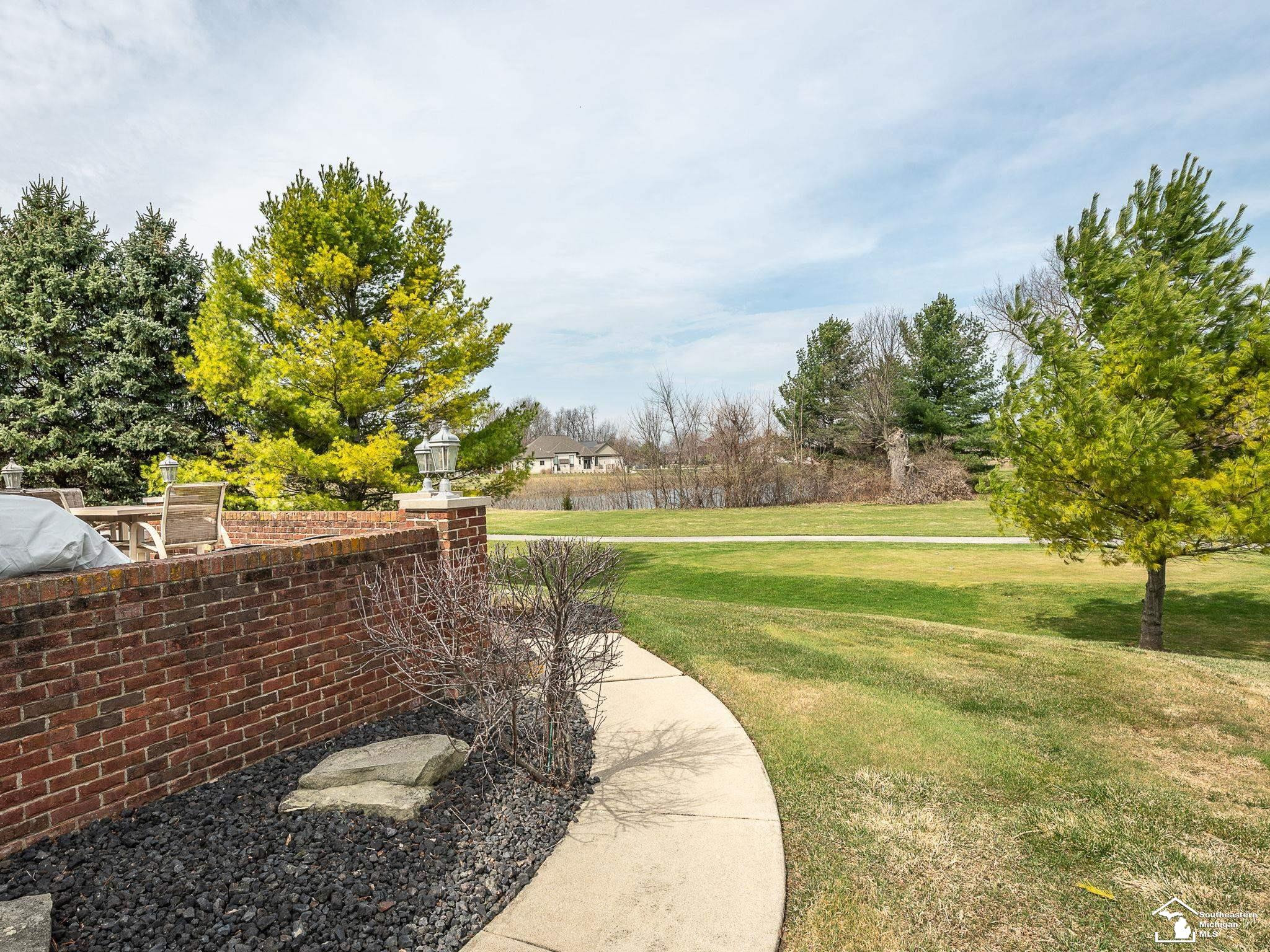 1033 Saint James Park Avenue, Monroe, MI 48161 — Photo 9