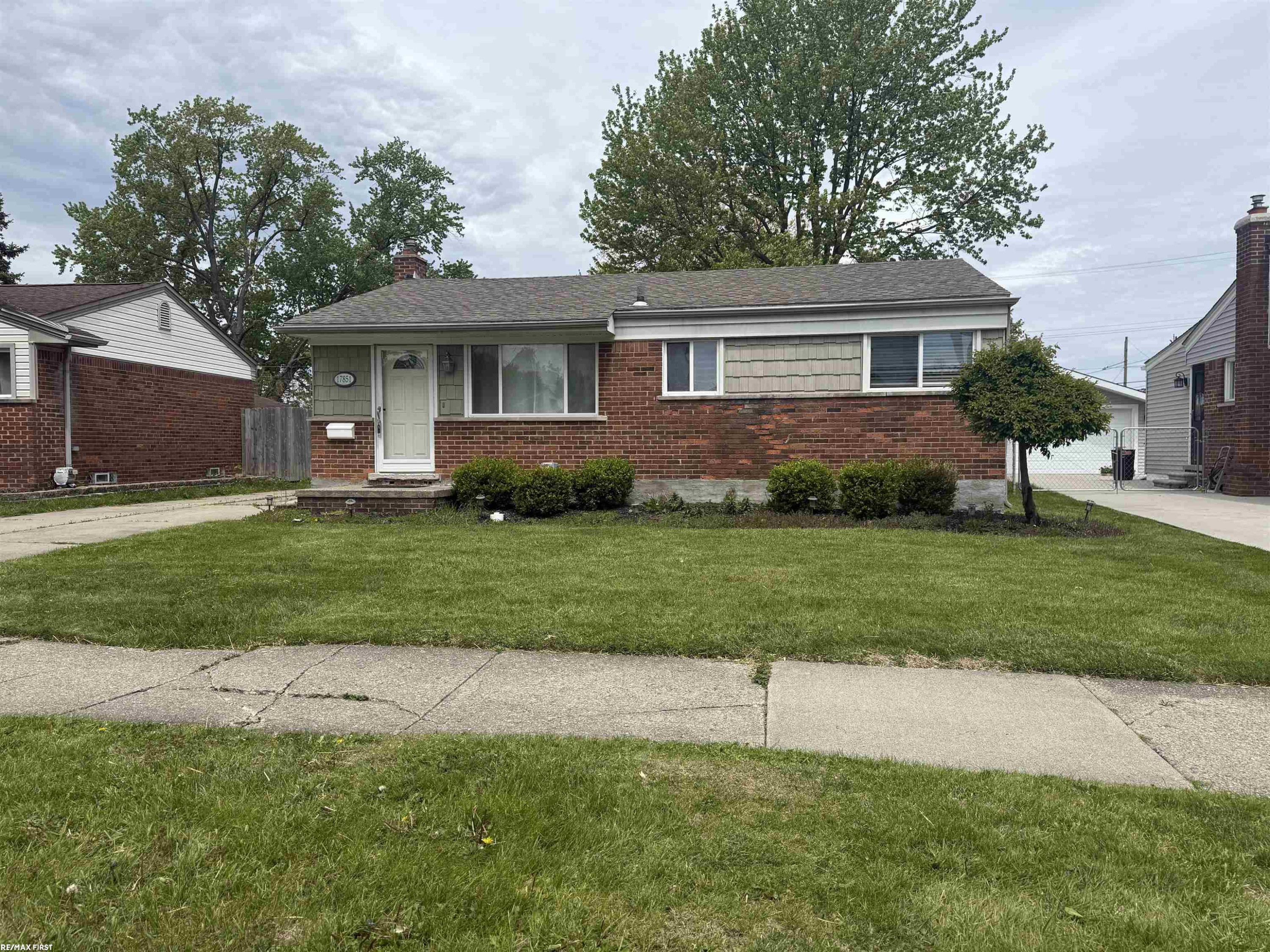 17851 Rainbow Street, Fraser, MI 48026