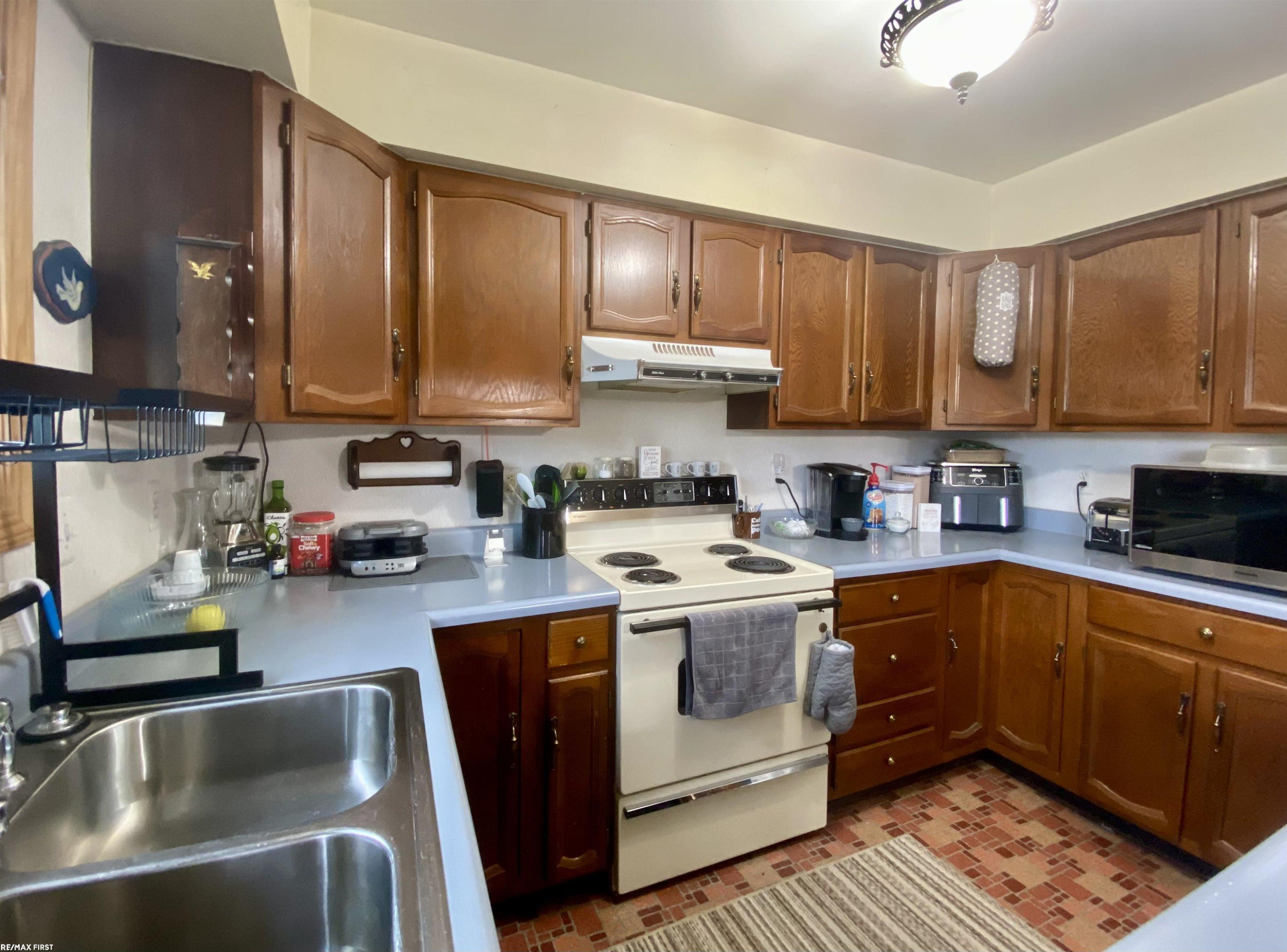 17250 Armada Center Road, MI — Photo 21