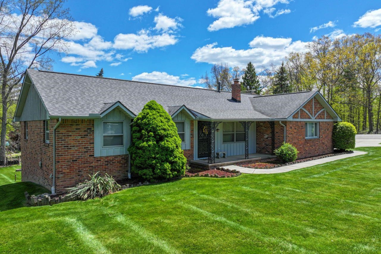 8389 Manchester Drive, Grand Blanc, MI 48439 — Photo 2