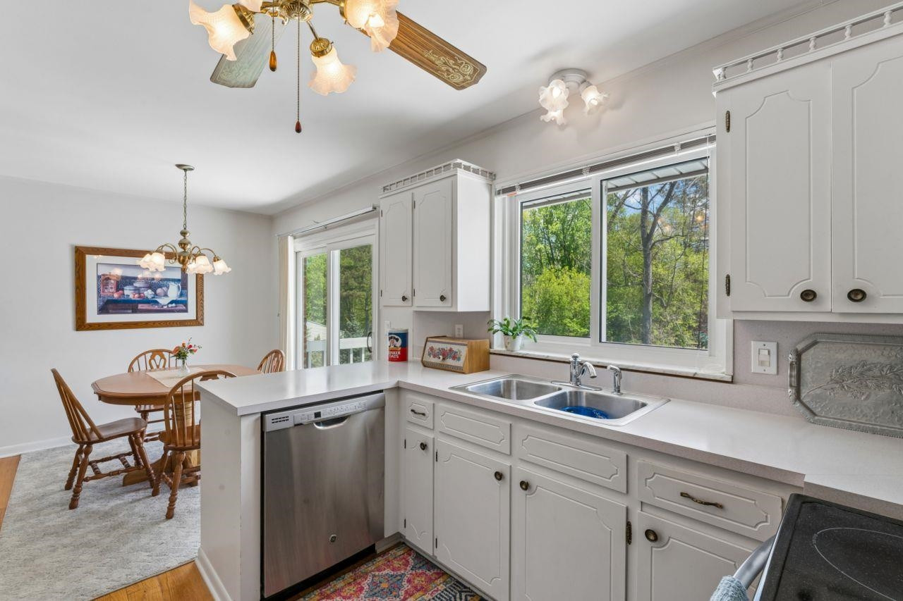 8389 Manchester Drive, Grand Blanc, MI 48439 — Photo 12