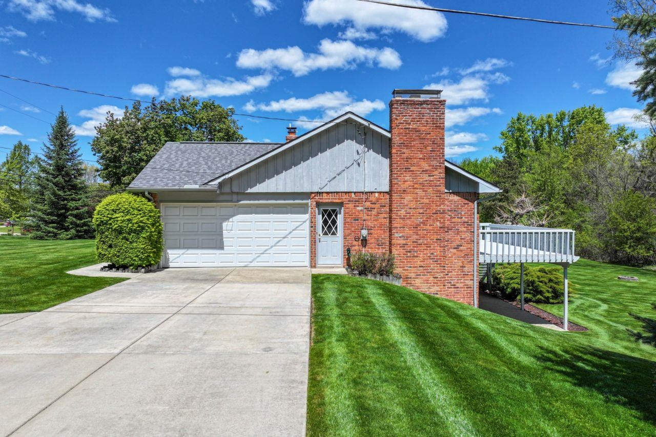 8389 Manchester Drive, Grand Blanc, MI 48439 — Photo 27