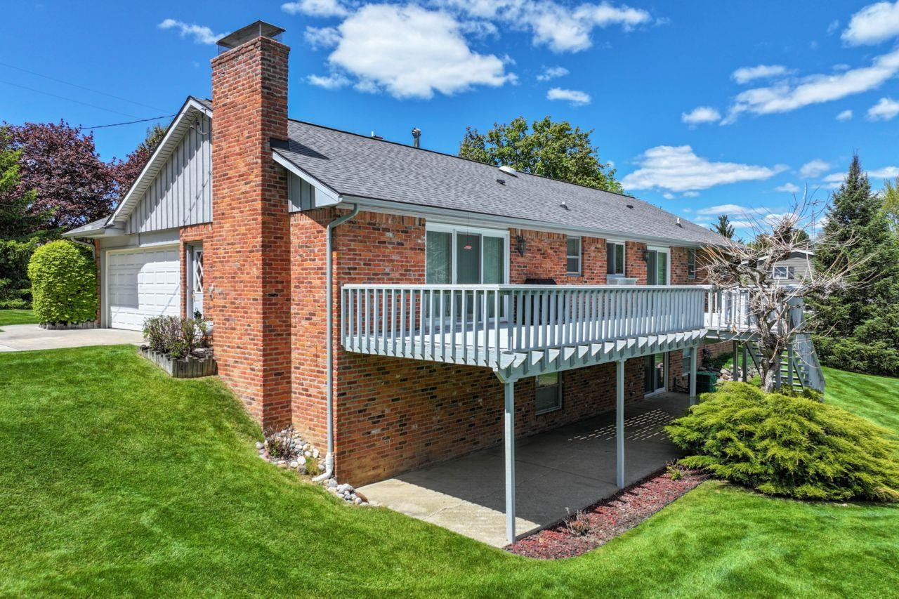 8389 Manchester Drive, Grand Blanc, MI 48439 — Photo 29