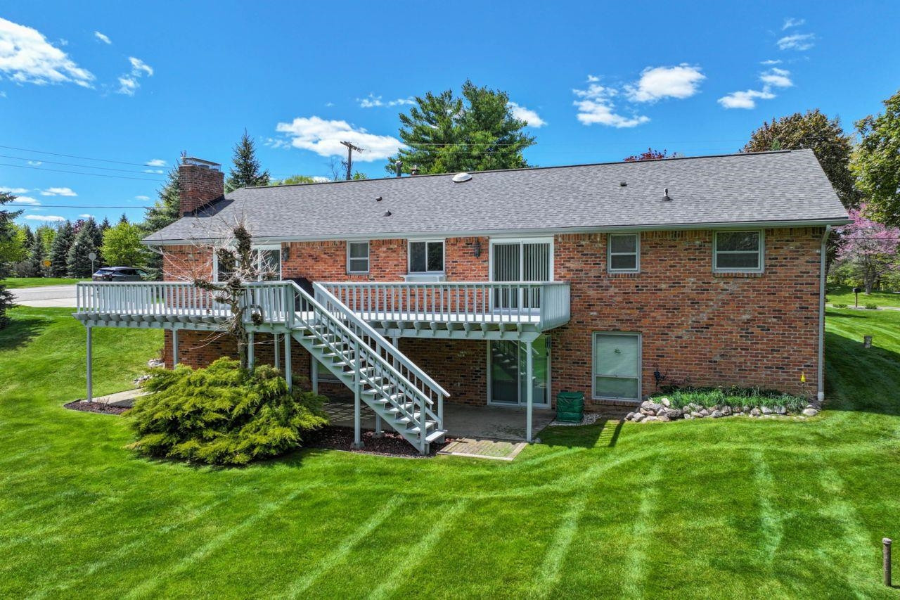 8389 Manchester Drive, Grand Blanc, MI 48439 — Photo 30