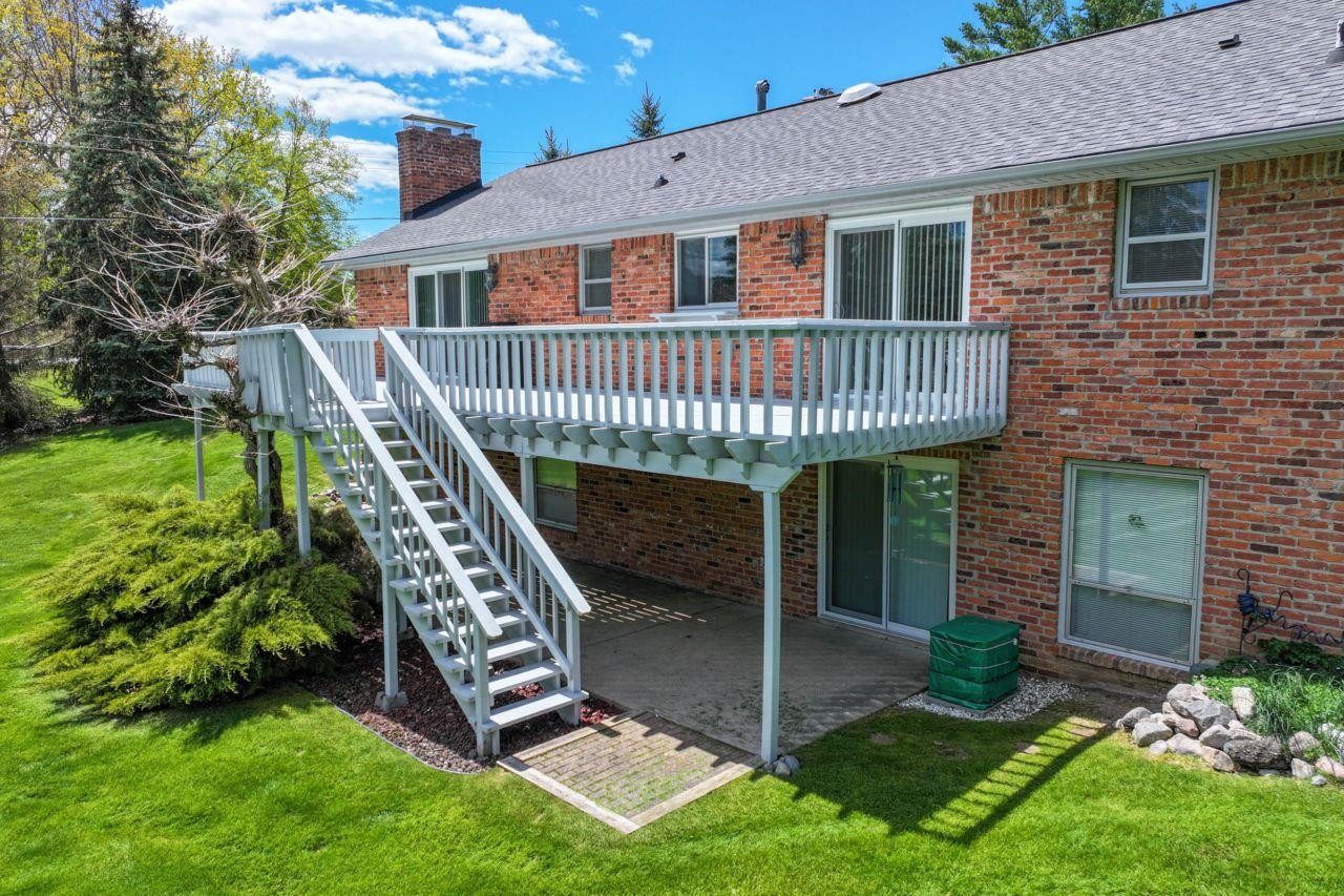 8389 Manchester Drive, Grand Blanc, MI 48439 — Photo 31