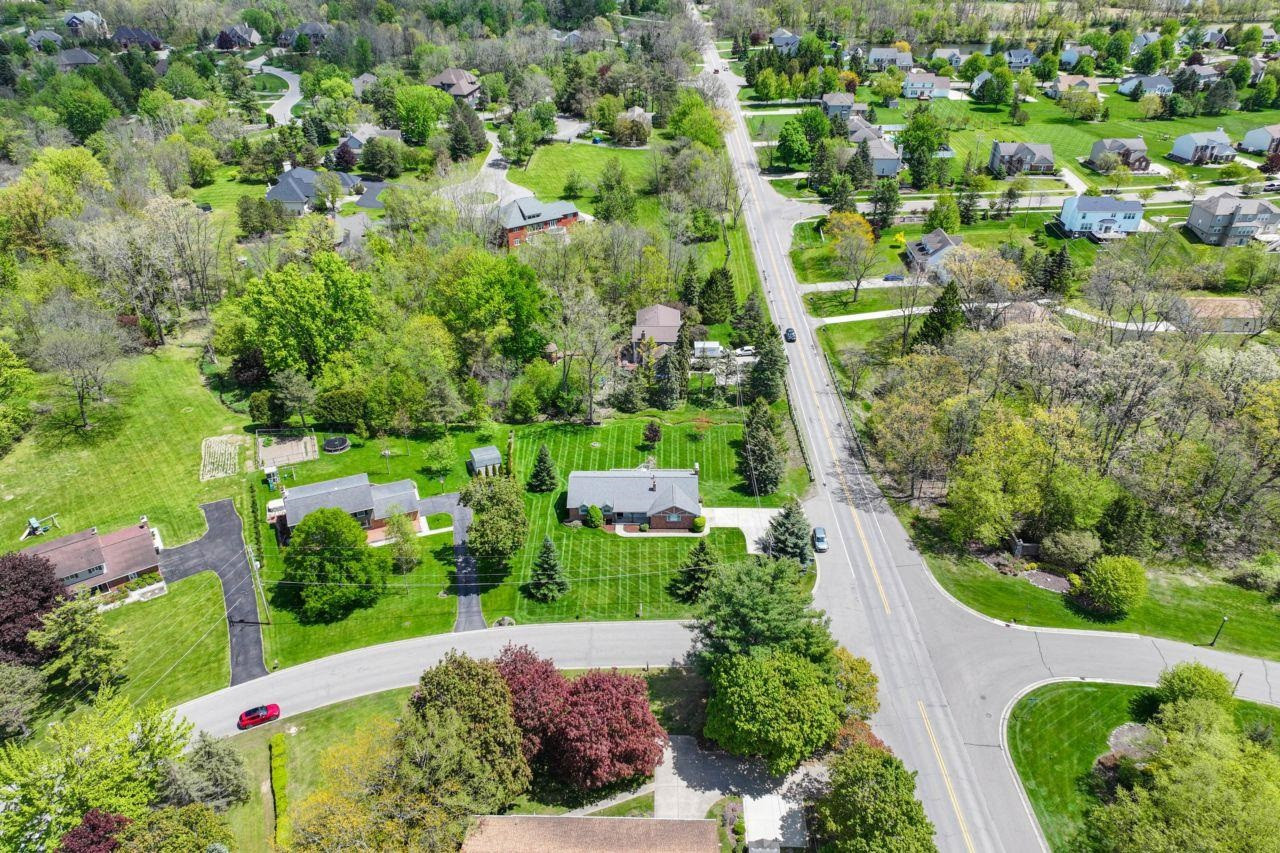 8389 Manchester Drive, Grand Blanc, MI 48439 — Photo 35