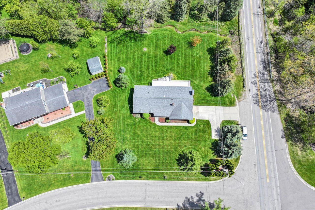 8389 Manchester Drive, Grand Blanc, MI 48439 — Photo 36