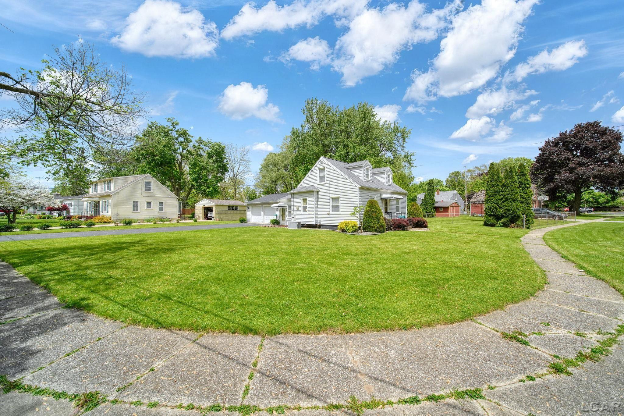 905 Sheffield Ave Street, Adrian, MI 49221 — Photo 2