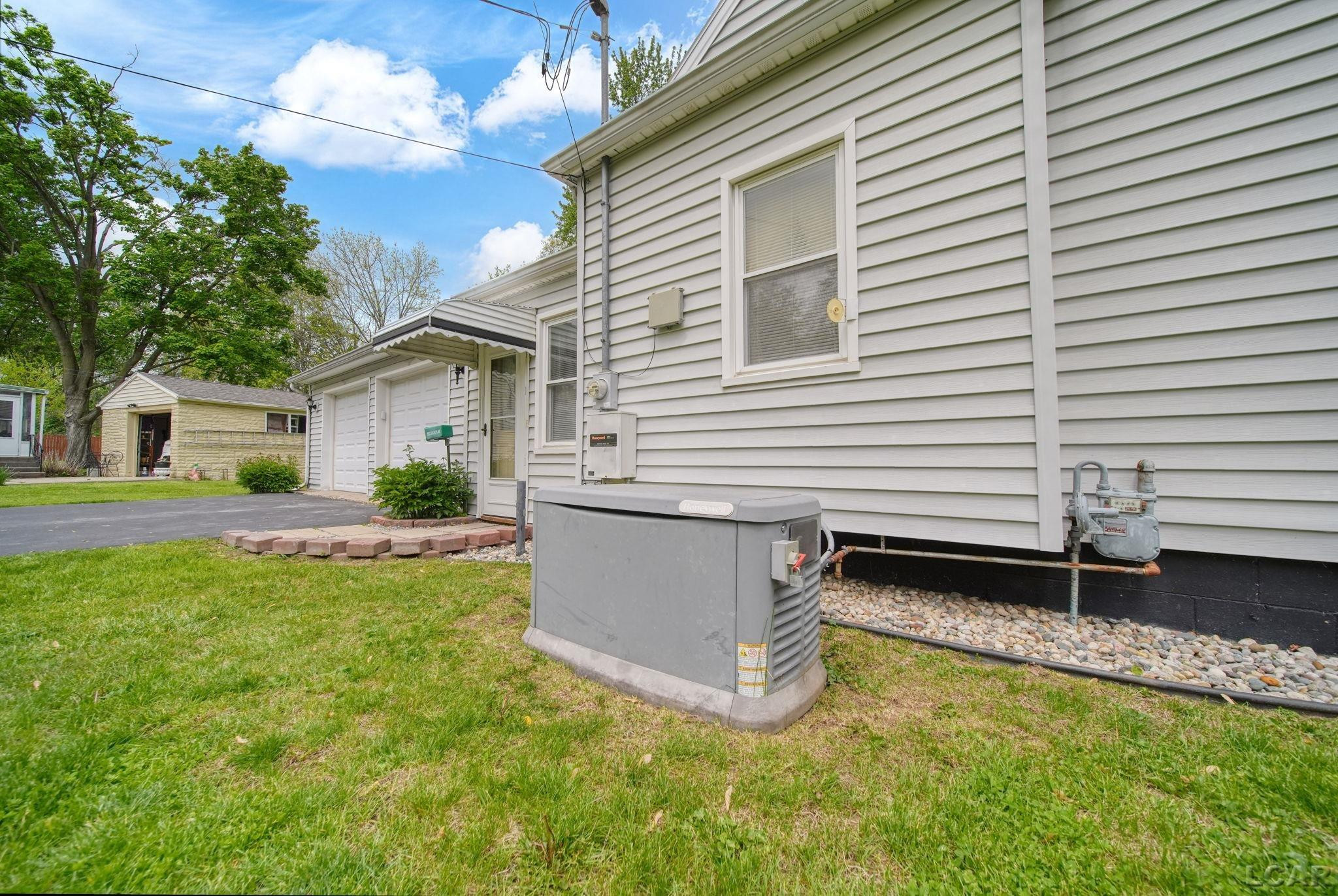 905 Sheffield Ave Street, Adrian, MI 49221 — Photo 6