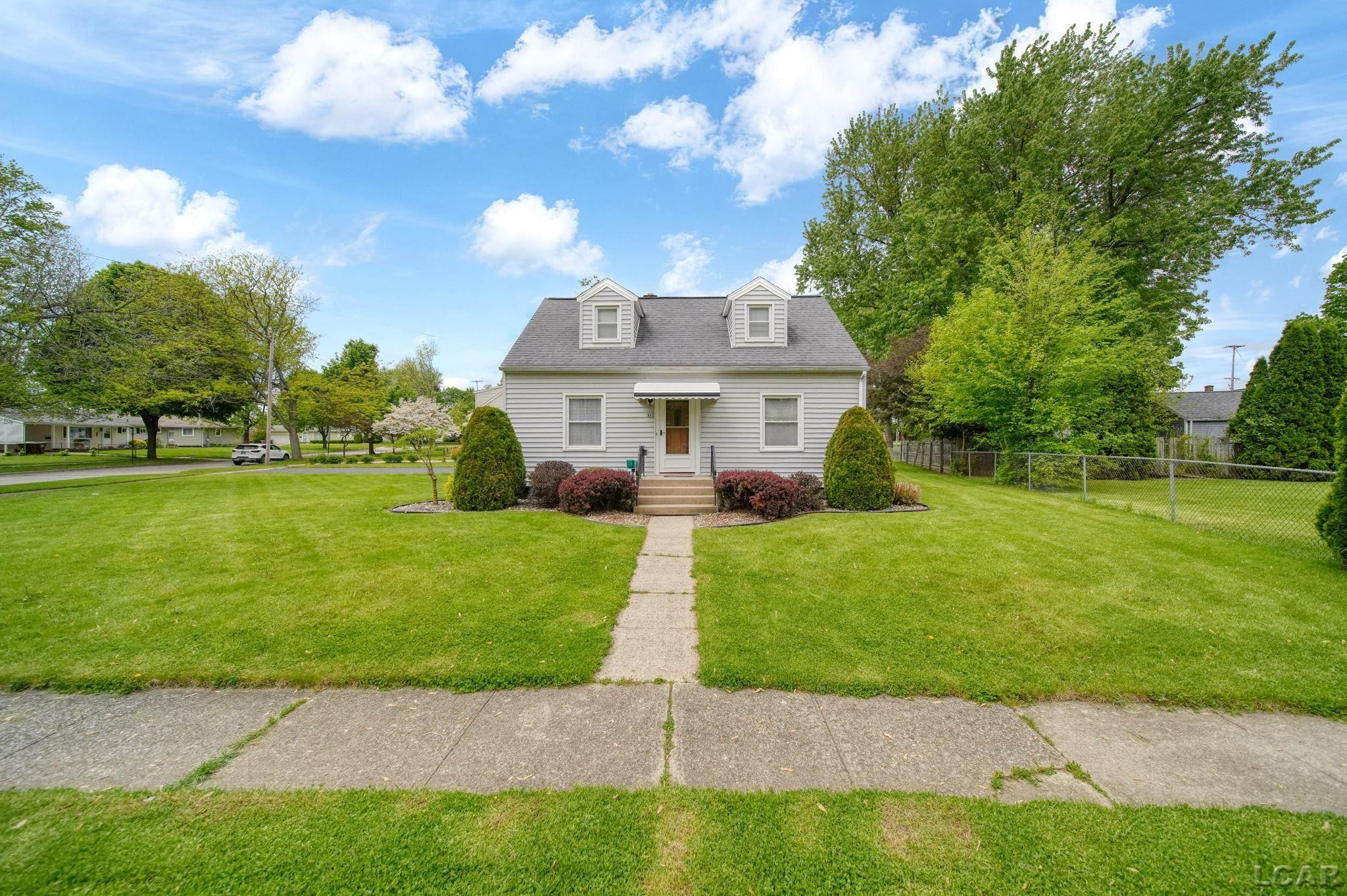 905 Sheffield Ave Street, Adrian, MI 49221 — Photo 8