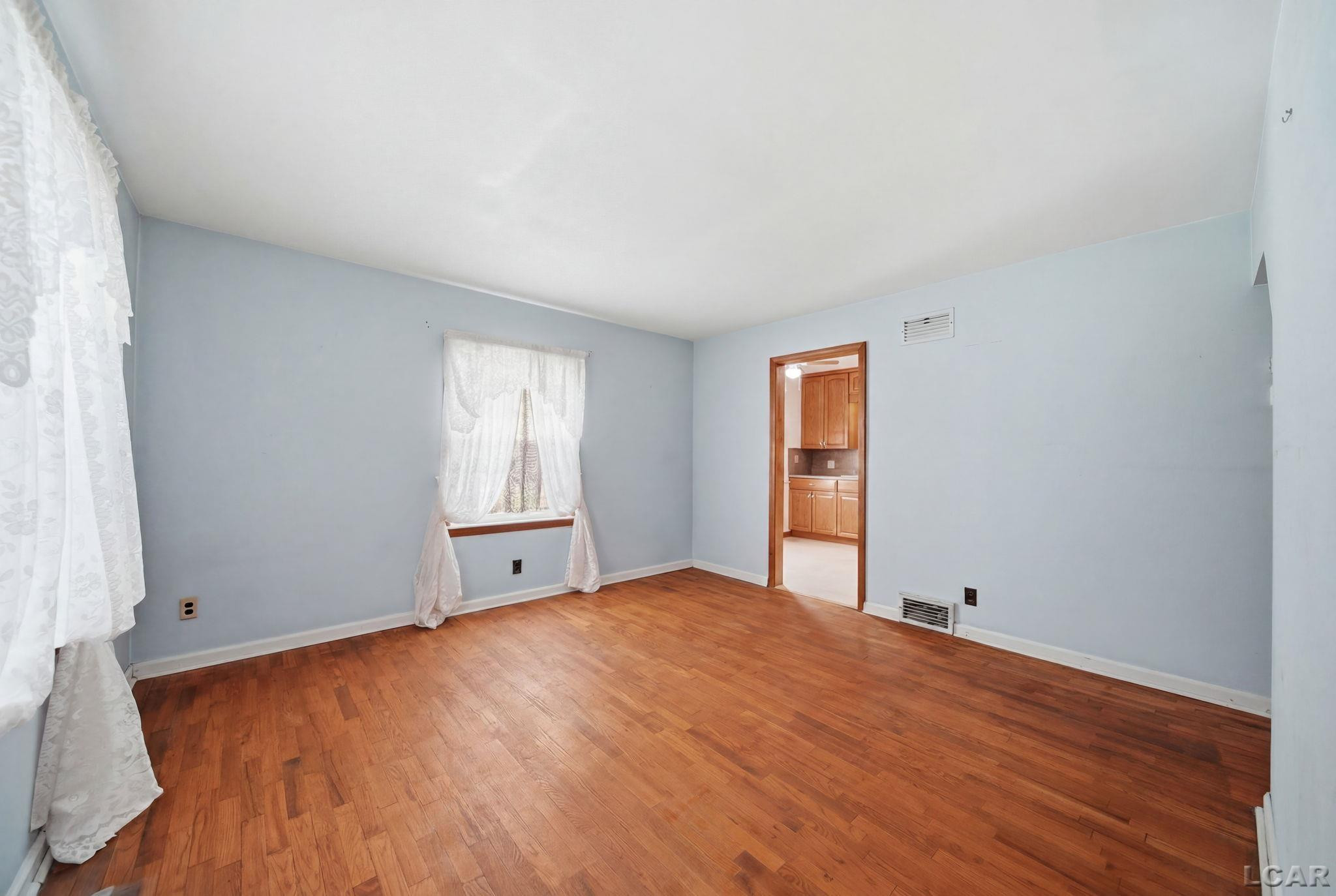 905 Sheffield Ave Street, Adrian, MI 49221 — Photo 10