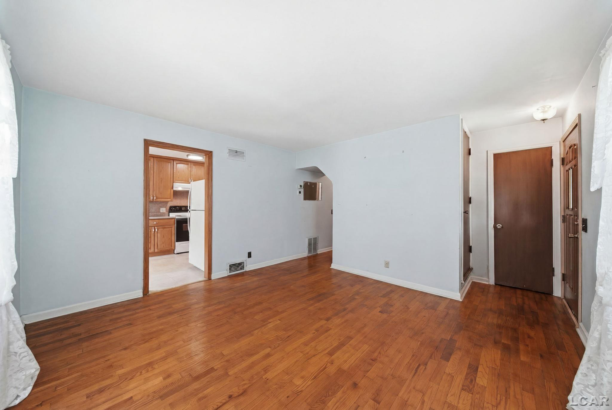 905 Sheffield Ave Street, Adrian, MI 49221 — Photo 11
