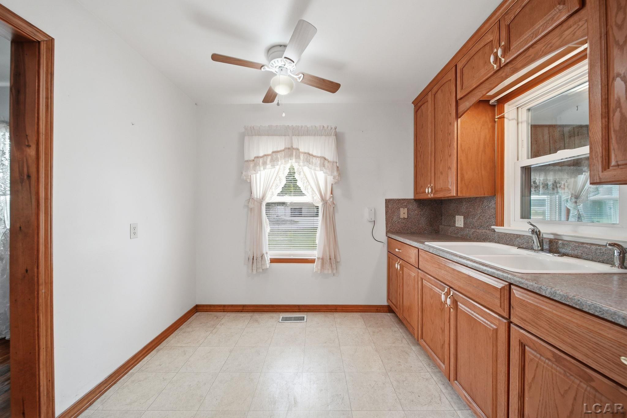 905 Sheffield Ave Street, Adrian, MI 49221 — Photo 15