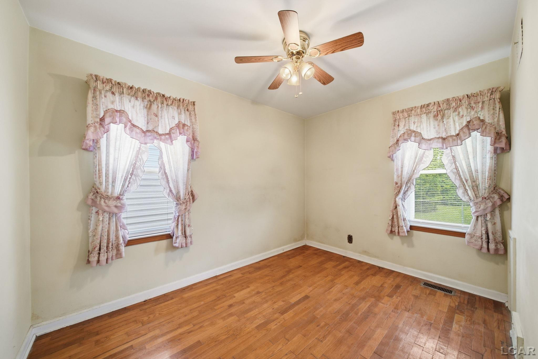 905 Sheffield Ave Street, Adrian, MI 49221 — Photo 18