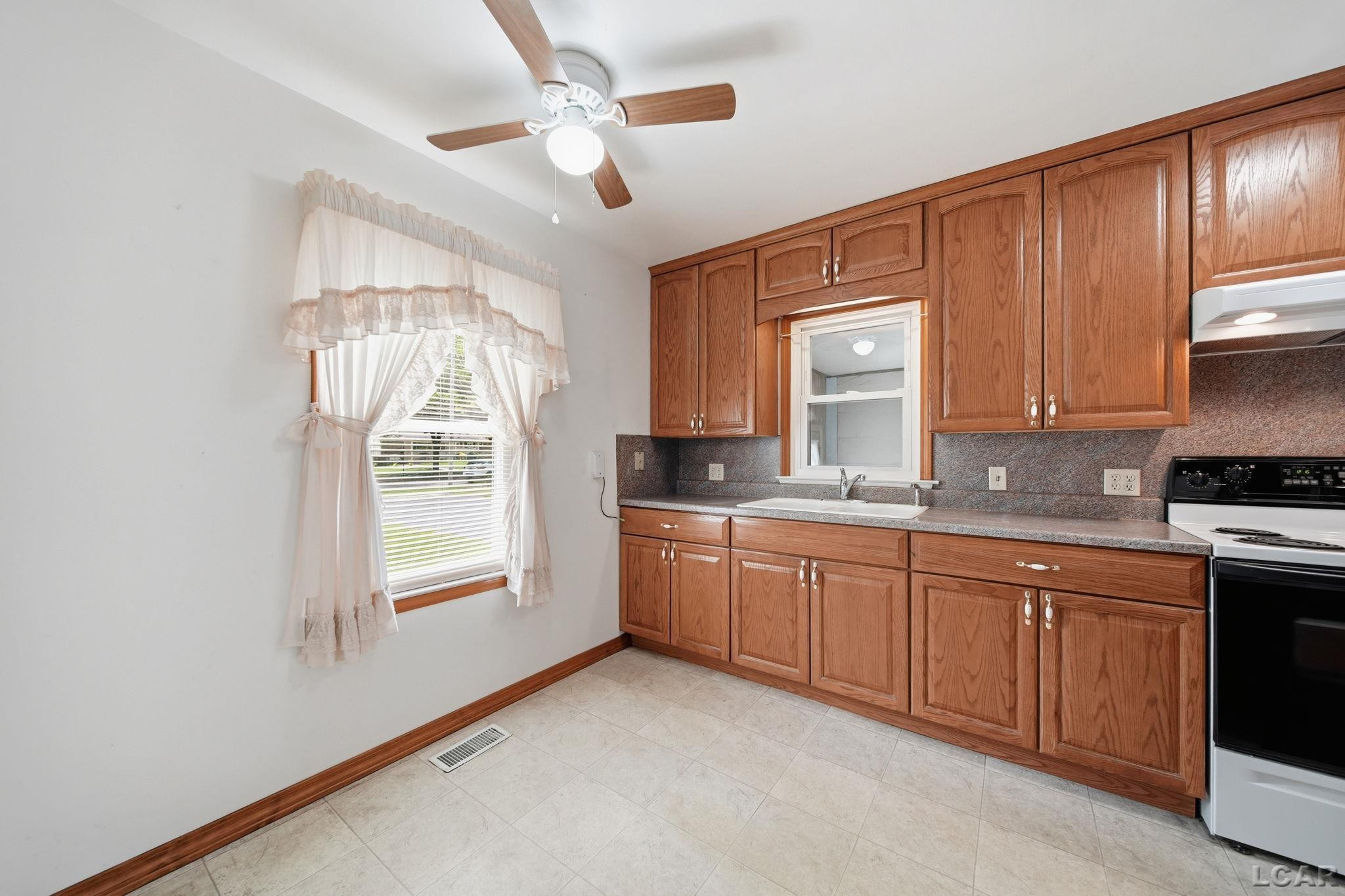 905 Sheffield Ave Street, Adrian, MI 49221 — Photo 27