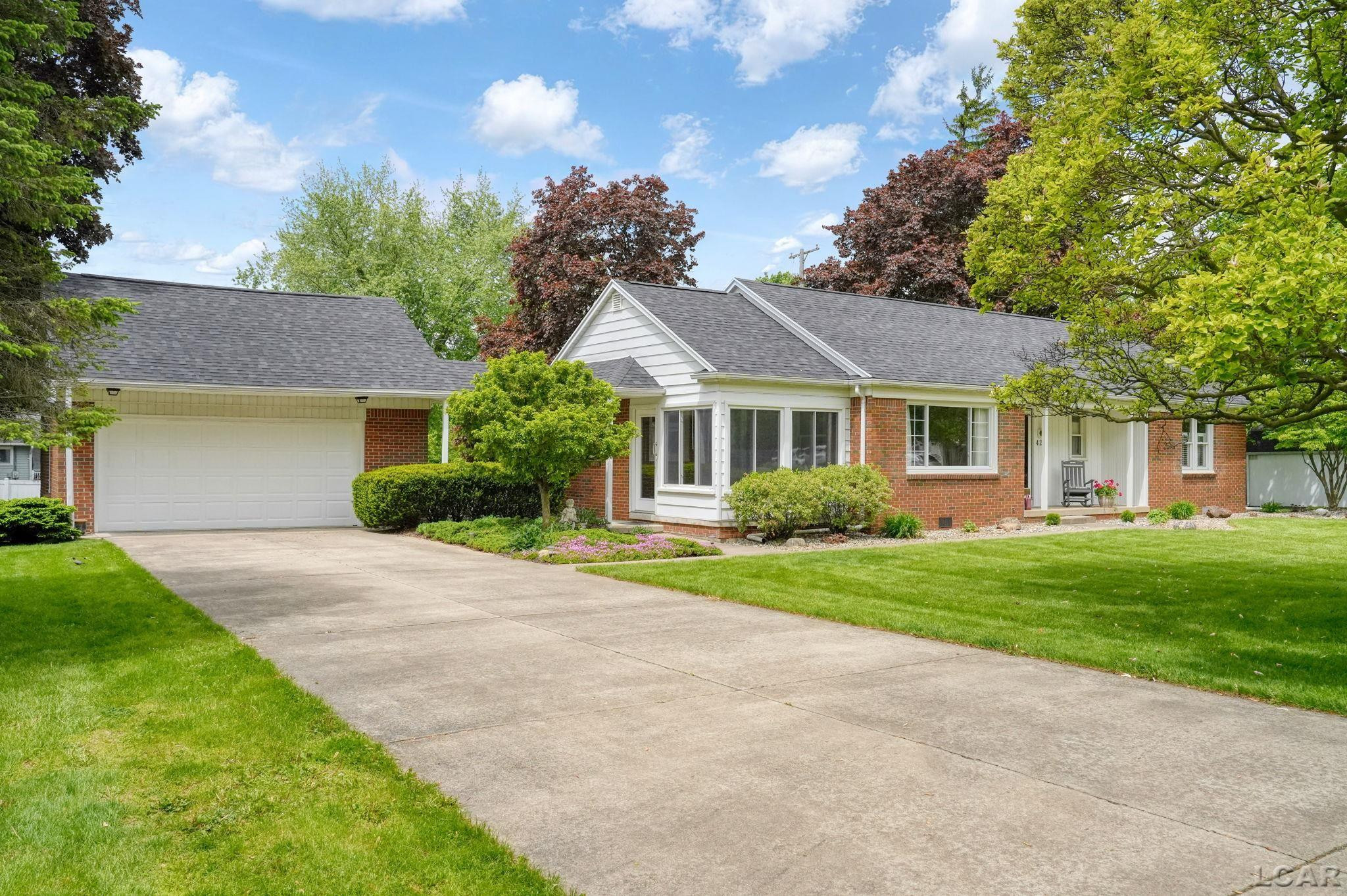 425 W Oregon Rd Street, Adrian, MI 49221 — front exterior