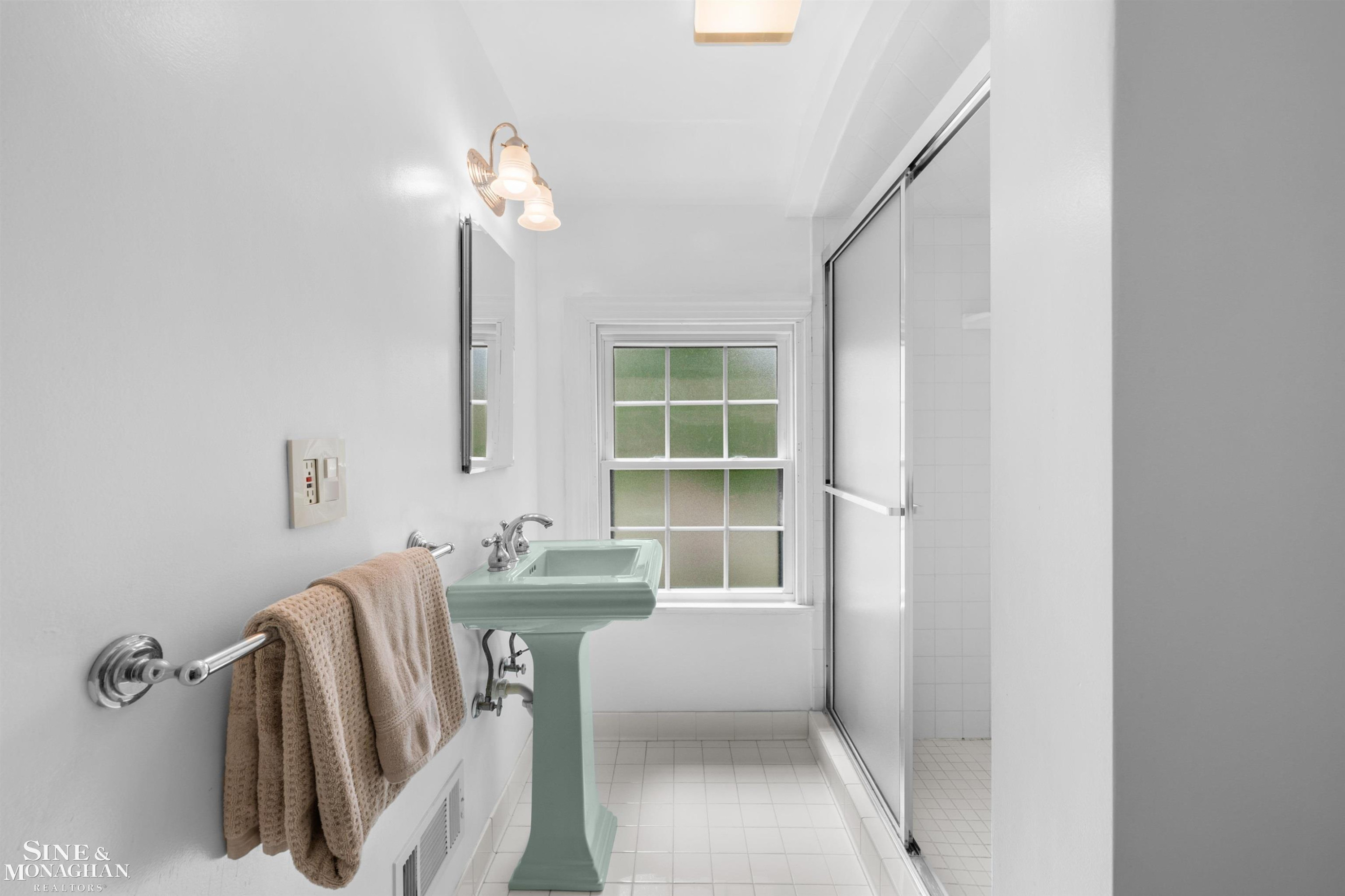 652 Pemberton Road, Grosse Pointe Park, MI 48230 — Photo 33