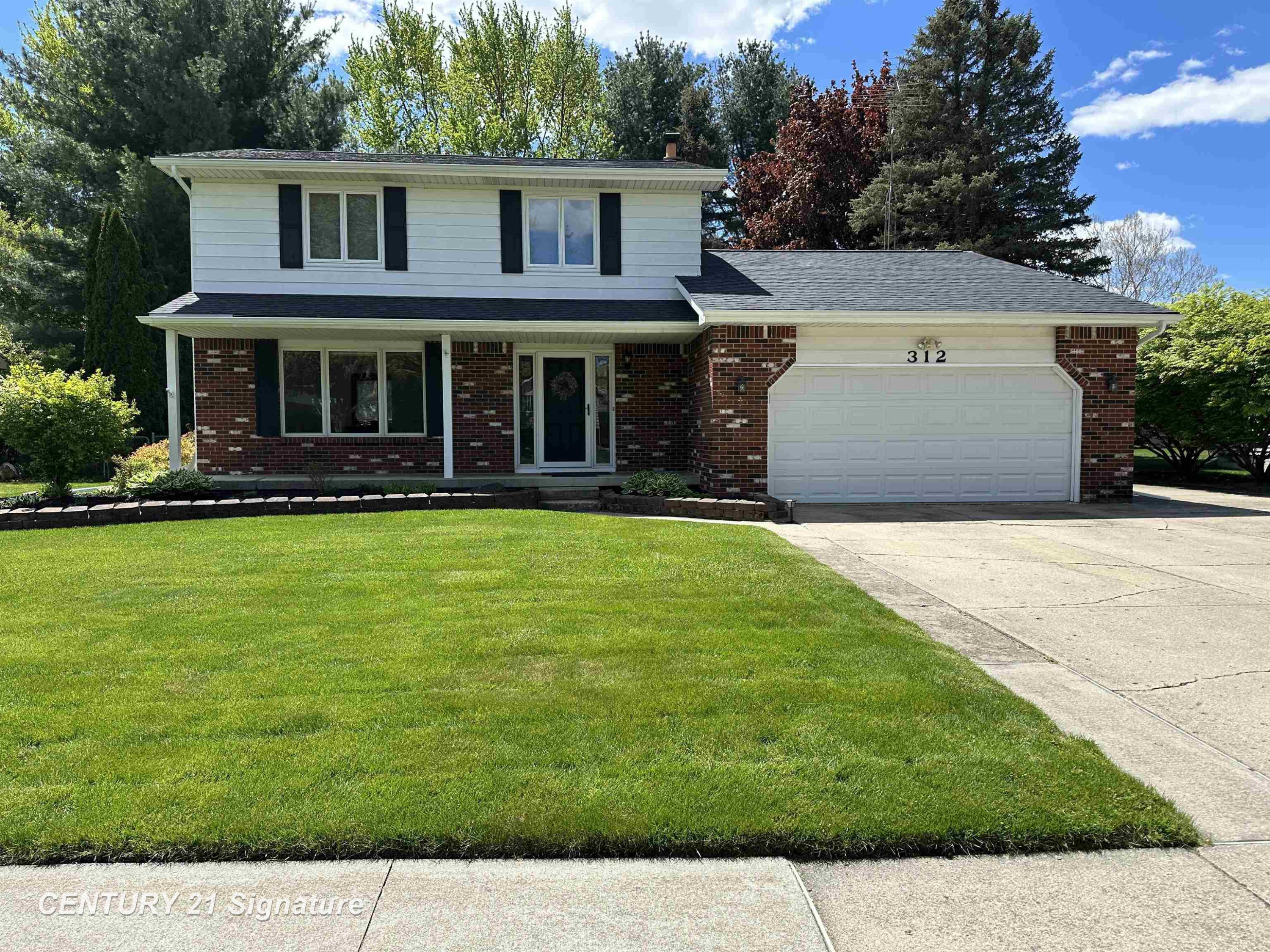 312 Sunrise Drive, Flushing, MI 48433 — front exterior