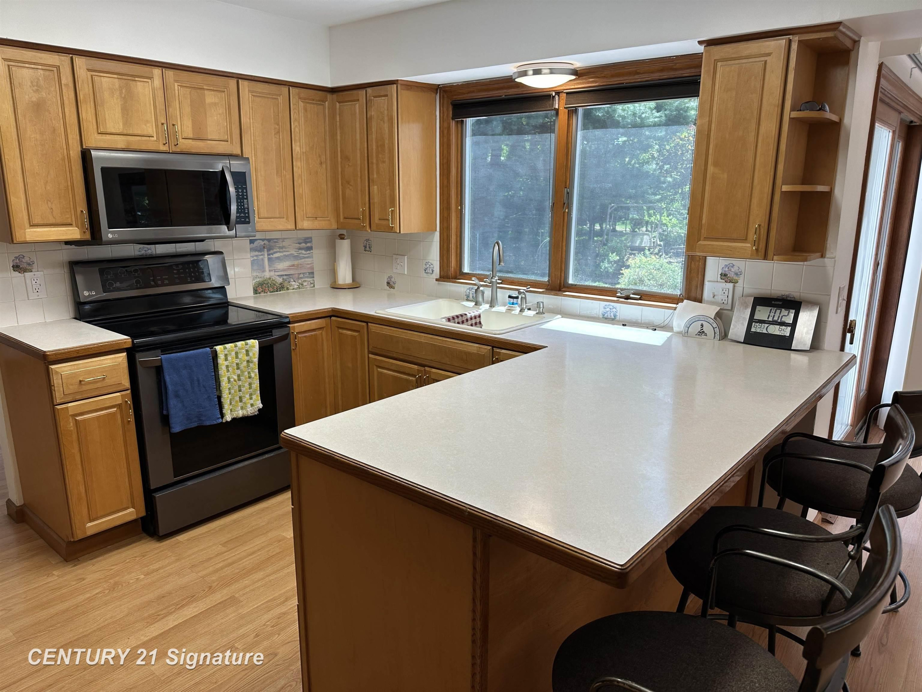 312 Sunrise Drive, Flushing, MI 48433 — Photo 5