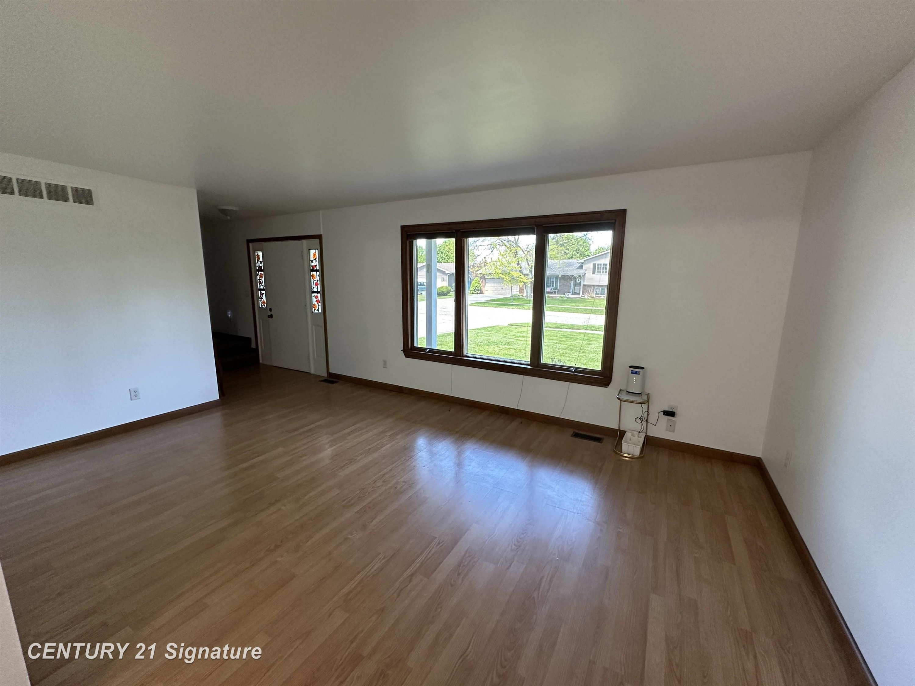 312 Sunrise Drive, Flushing, MI 48433 — Photo 9