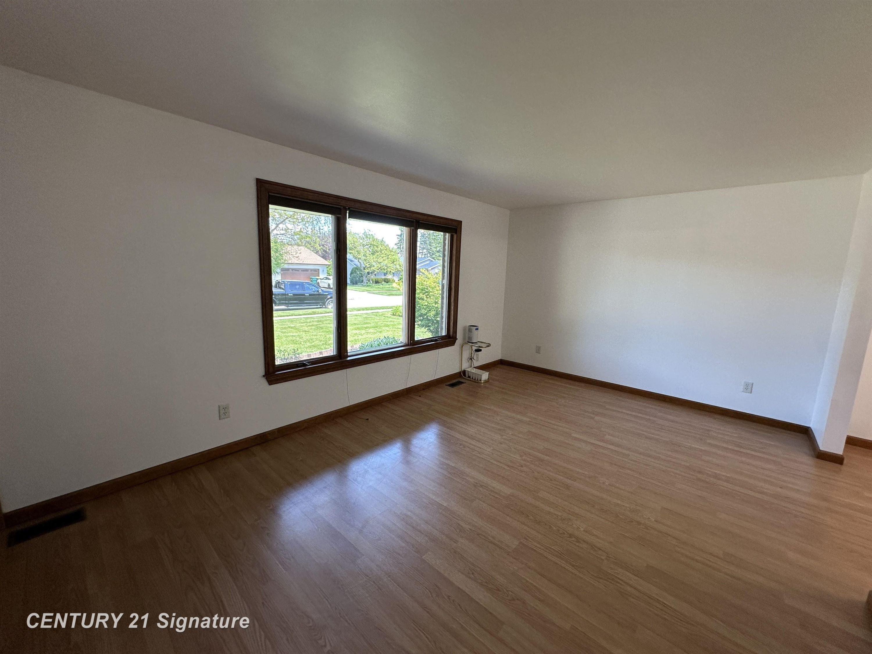 312 Sunrise Drive, Flushing, MI 48433 — Photo 11