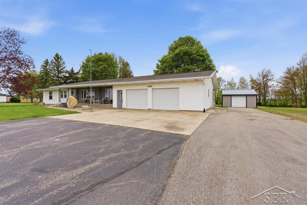 3751 N Mackinaw Road, Pinconning, MI 48650