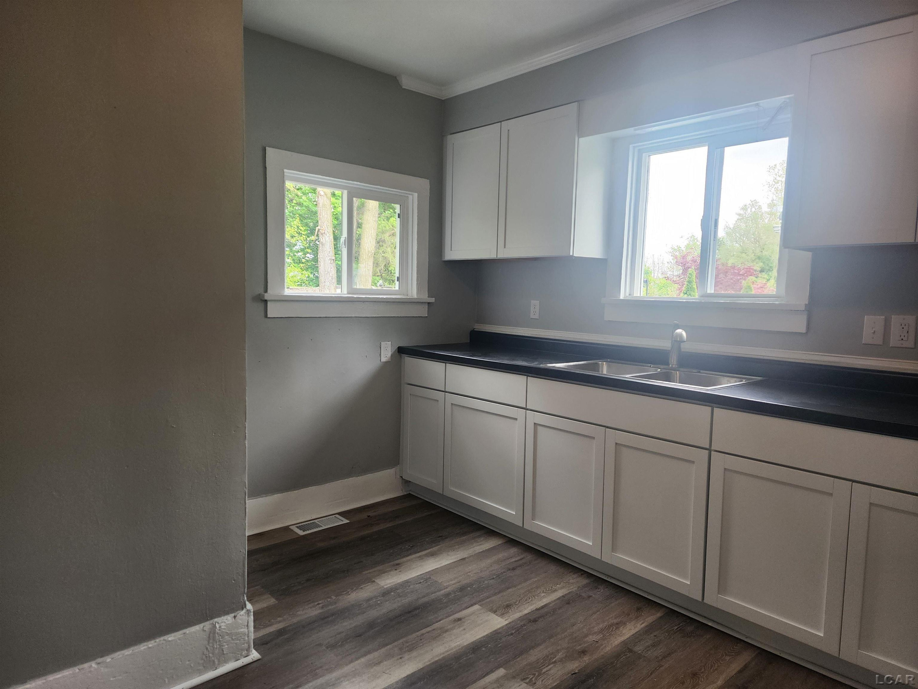 315 Lawrence Street, Adrian, MI 49221 — Photo 5