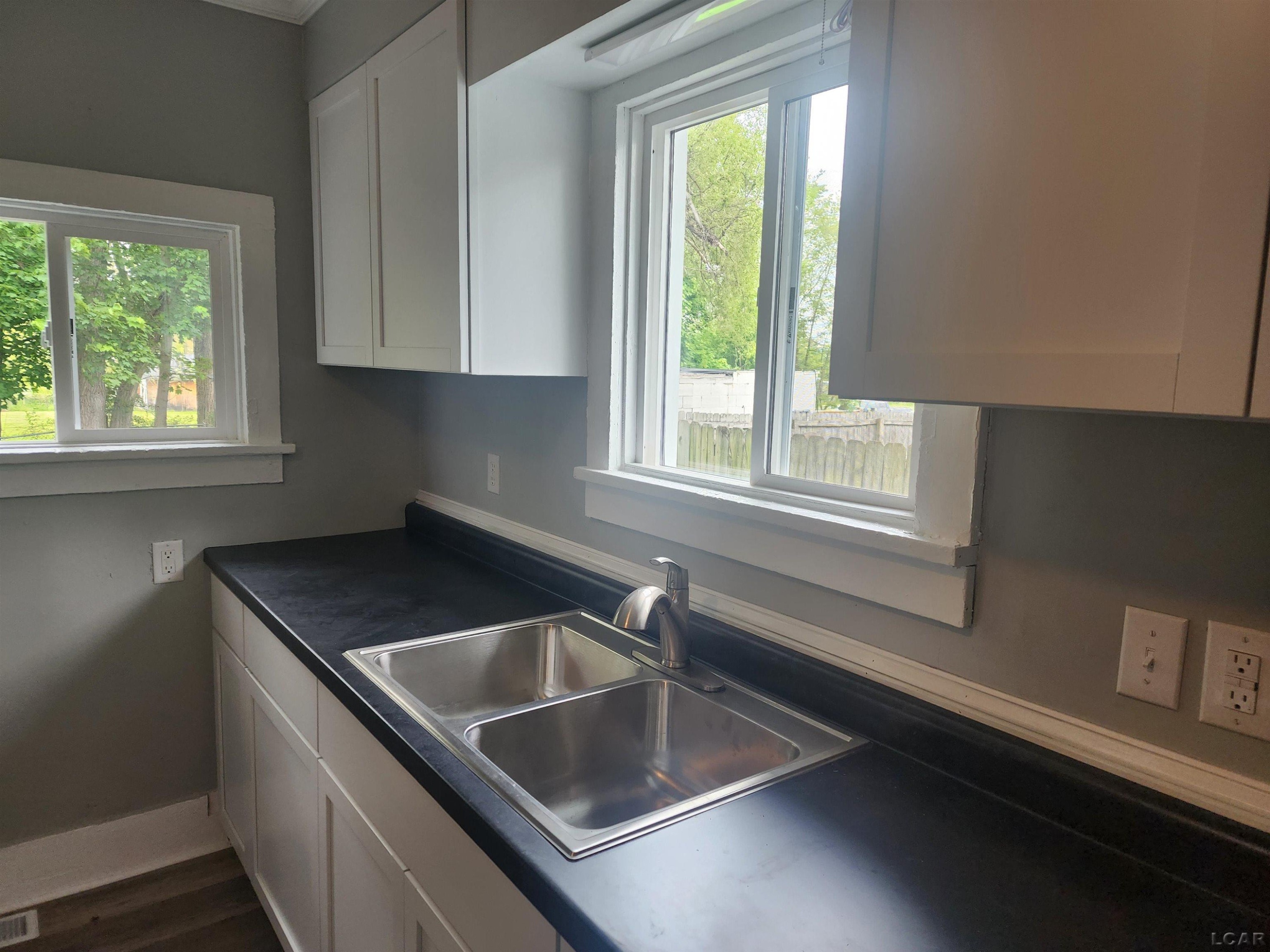 315 Lawrence Street, Adrian, MI 49221 — Photo 6