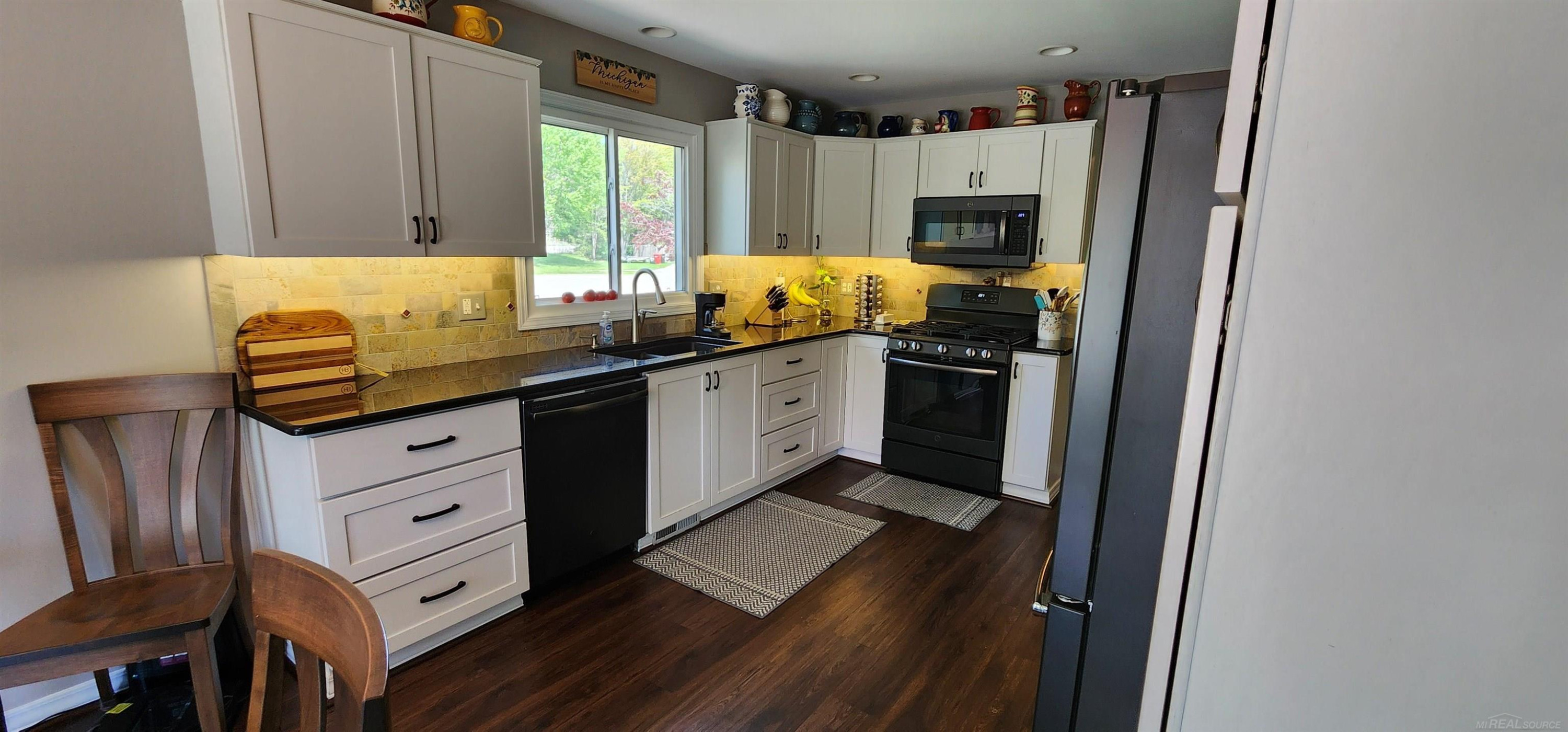 46809 Burt Court, Chesterfield, MI 48047 — Photo 5