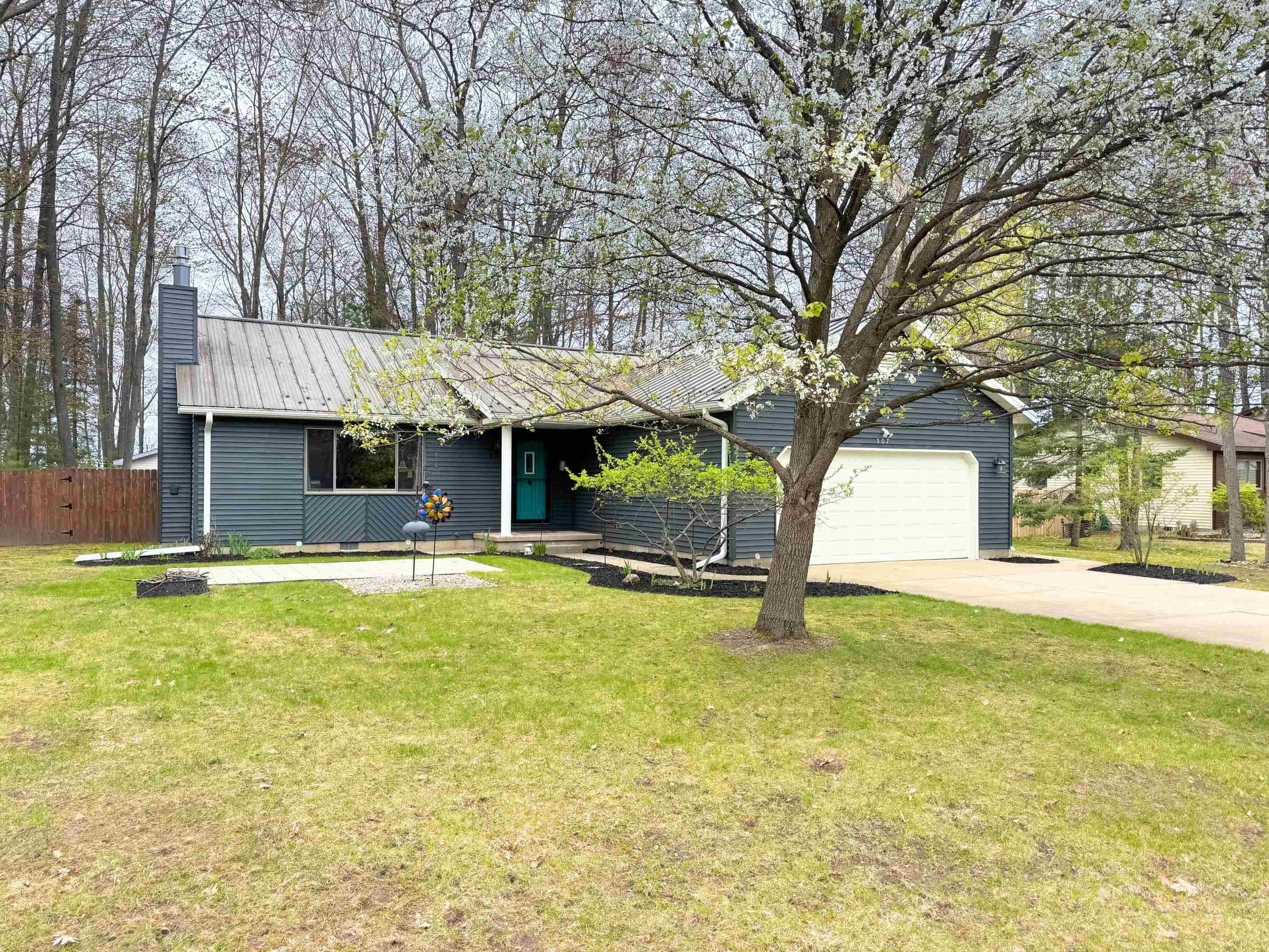 507 Chippewa Trail, Prudenville, MI 48651 — front exterior