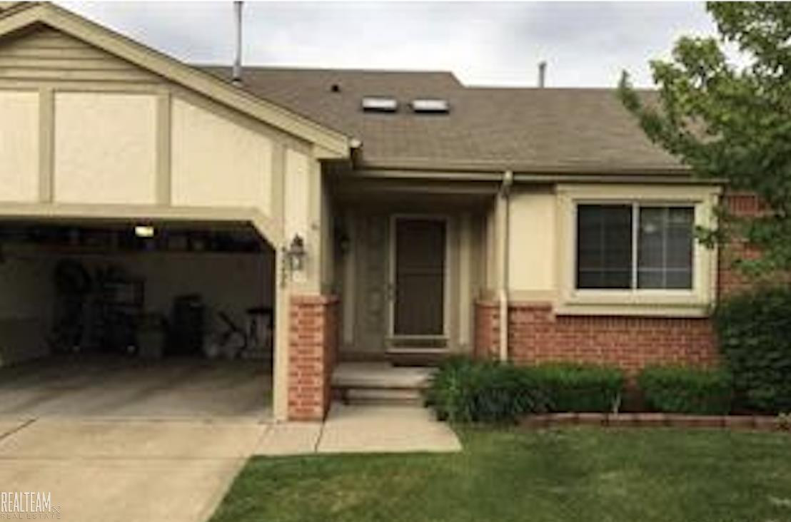 42200 Aspen Court, Clinton Twp, MI 48038