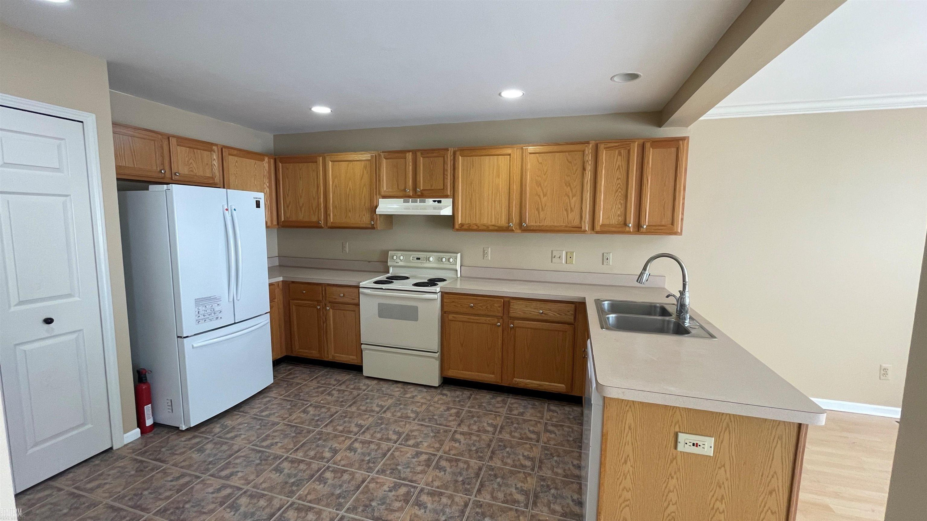 42200 Aspen Court, Clinton Twp, MI 48038 — Photo 8