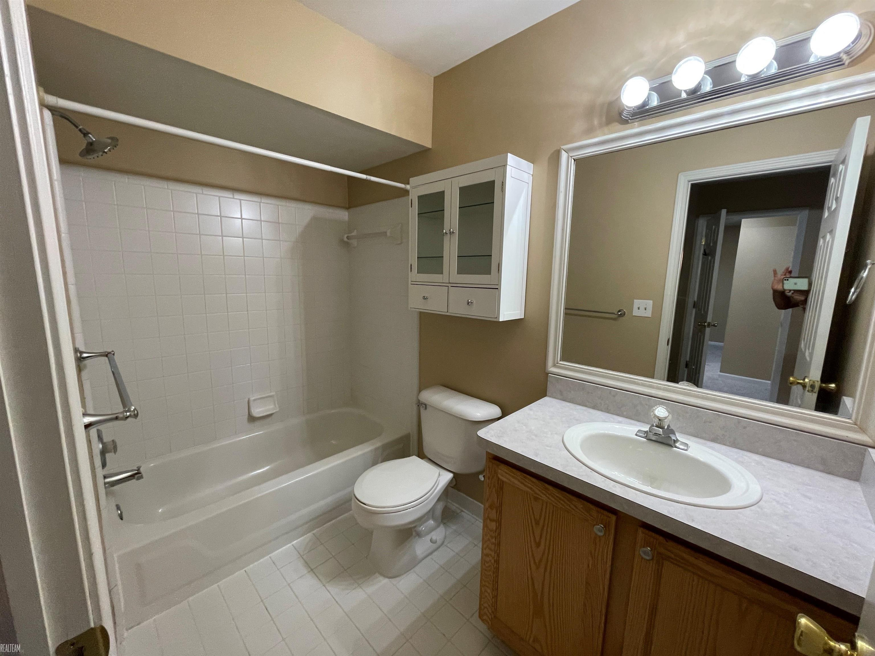 42200 Aspen Court, Clinton Twp, MI 48038 — Photo 12