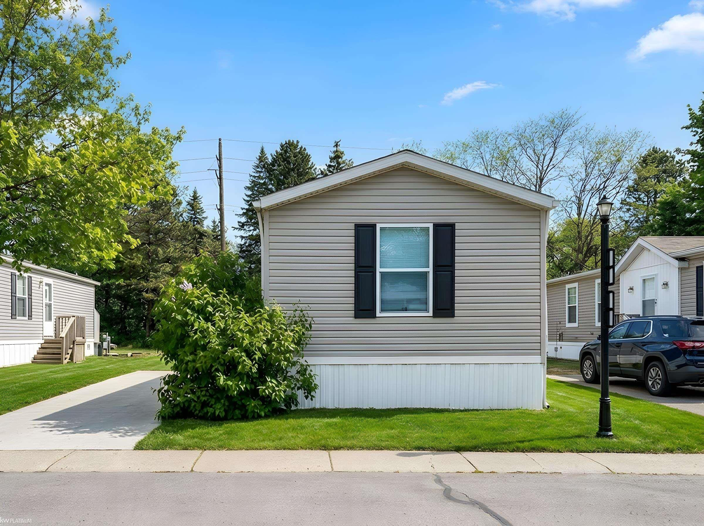 48581 Pineview Drive, Shelby Twp, MI 48317 — Photo 2