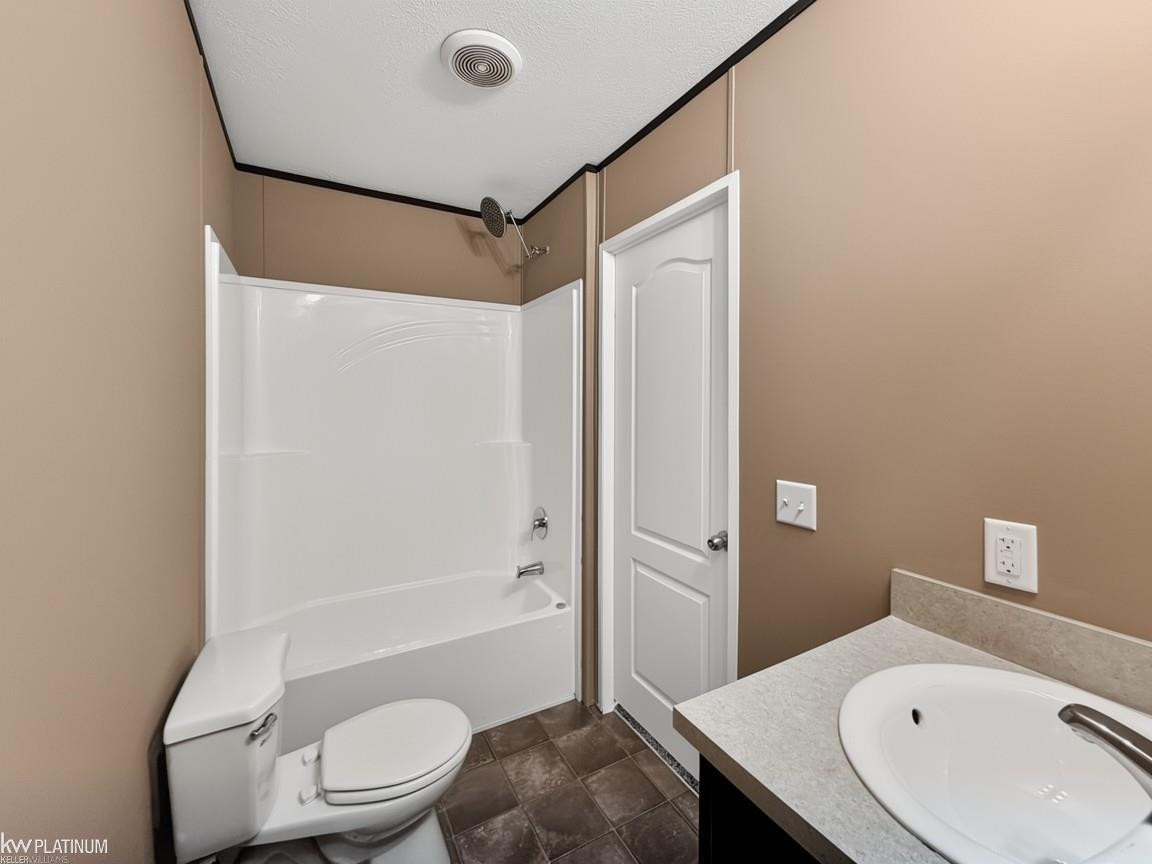 48581 Pineview Drive, Shelby Twp, MI 48317 — Photo 13