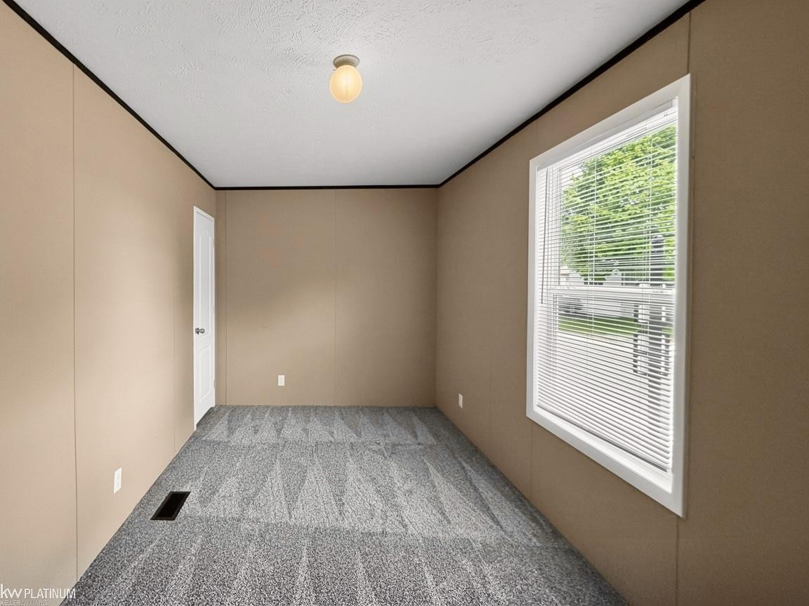 48581 Pineview Drive, Shelby Twp, MI 48317 — Photo 17