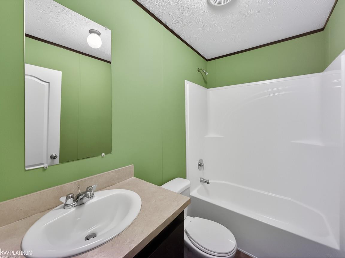 48581 Pineview Drive, Shelby Twp, MI 48317 — Photo 18
