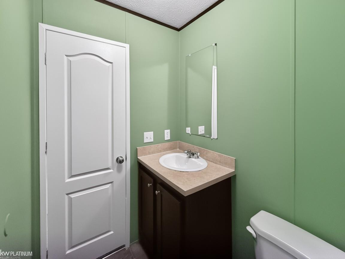 48581 Pineview Drive, Shelby Twp, MI 48317 — Photo 19