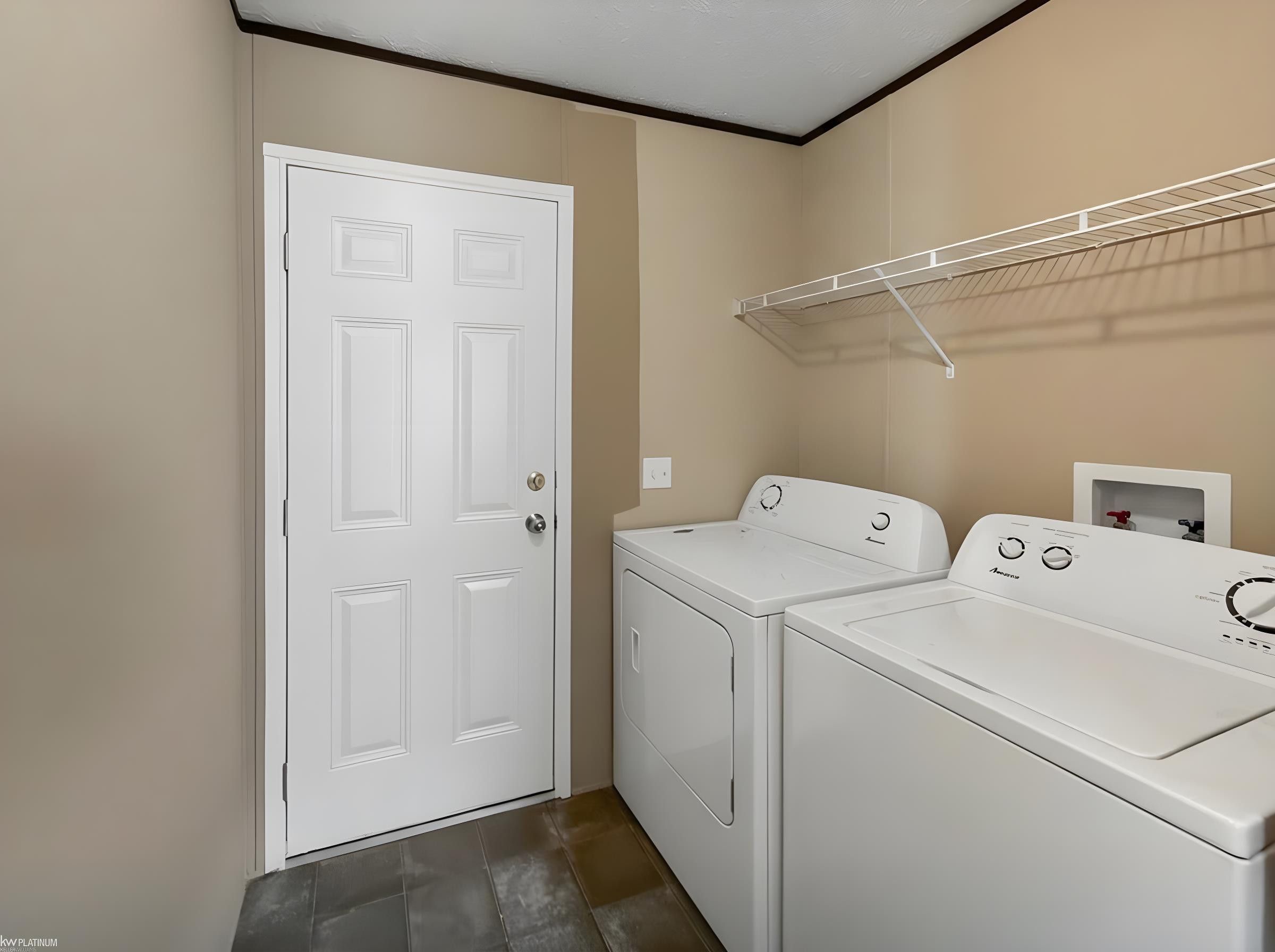 48581 Pineview Drive, Shelby Twp, MI 48317 — Photo 20