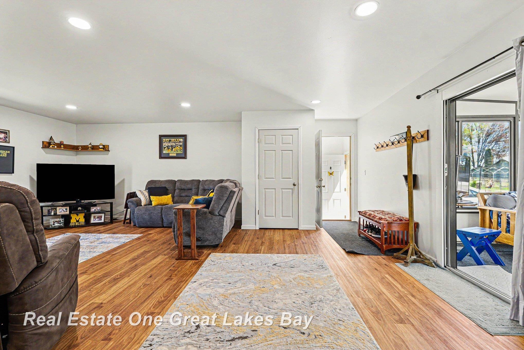 2118 Lakeview Street, Standish, MI 48658 — Photo 4