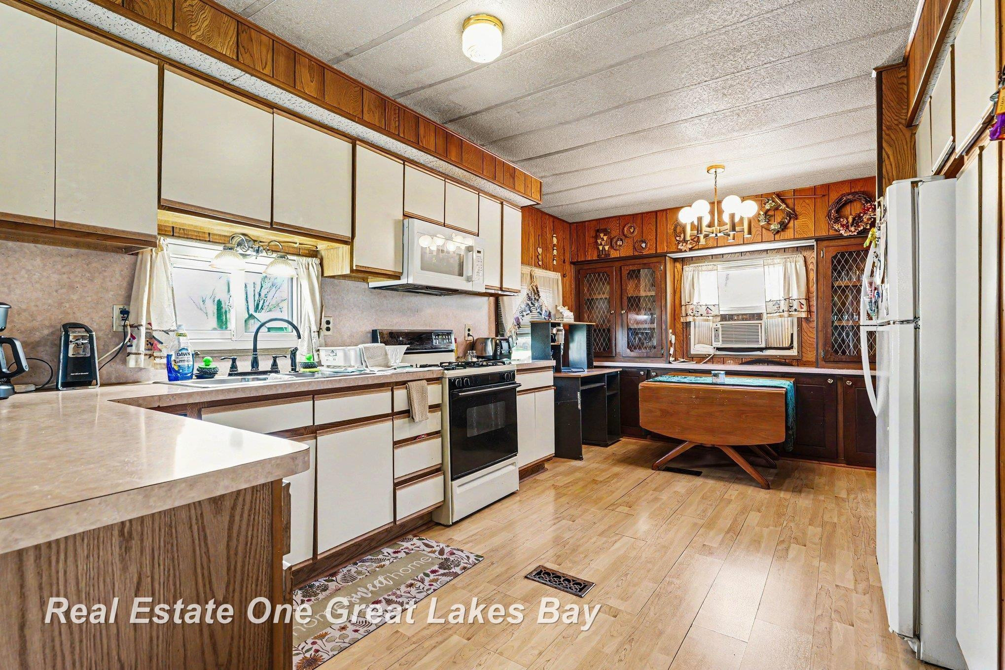 2118 Lakeview Street, Standish, MI 48658 — Photo 13