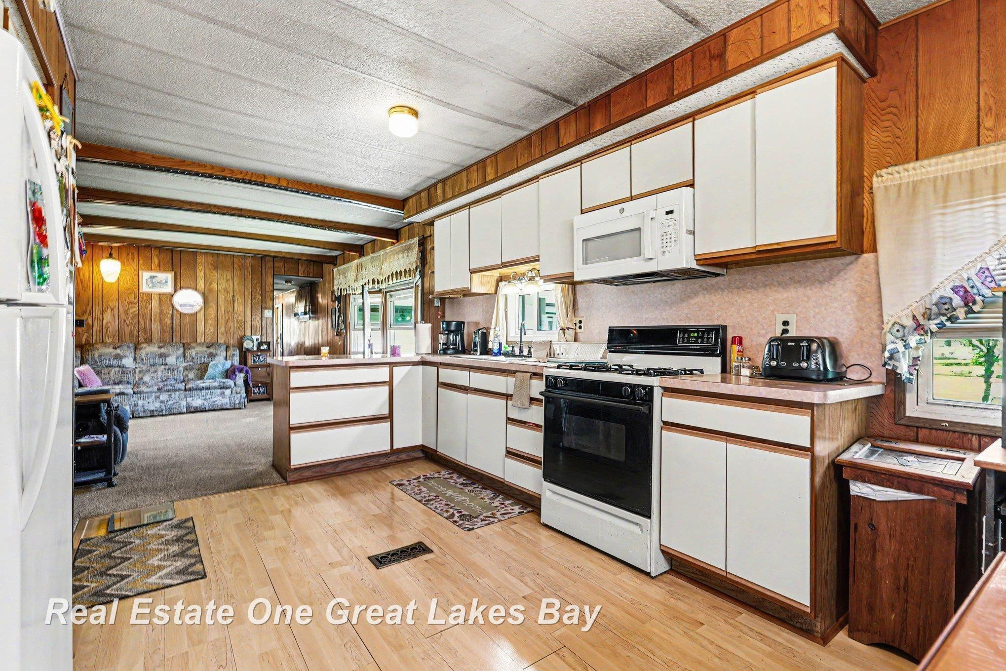 2118 Lakeview Street, Standish, MI 48658 — Photo 15