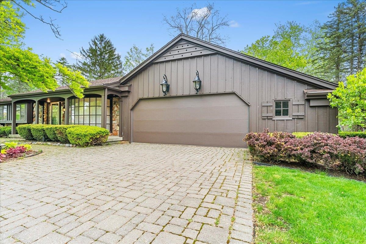 2338 Meadowdown Street, Owosso, MI 48867 — Photo 8